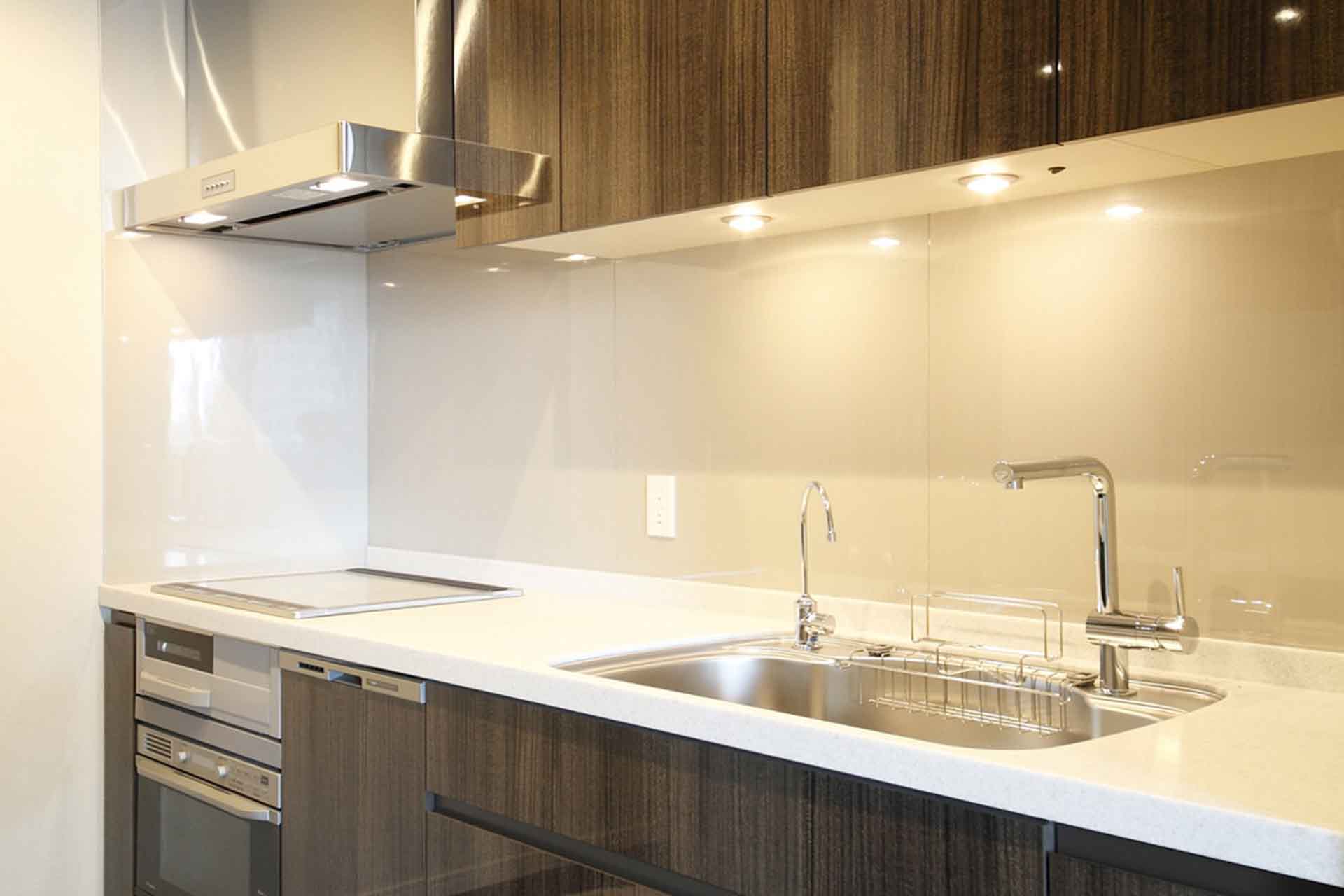 Roppongi Grand Tower Residence kitchen.jpg