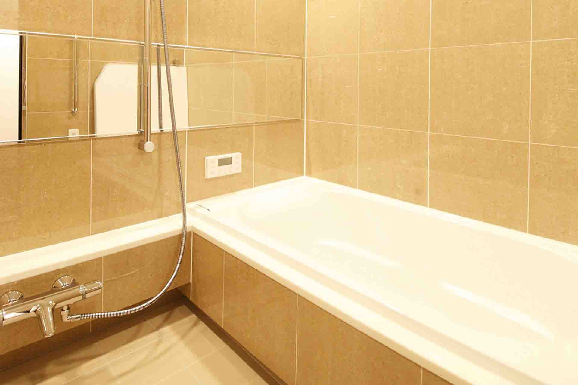 Roppongi Grand Tower Residence Bathroom.jpg