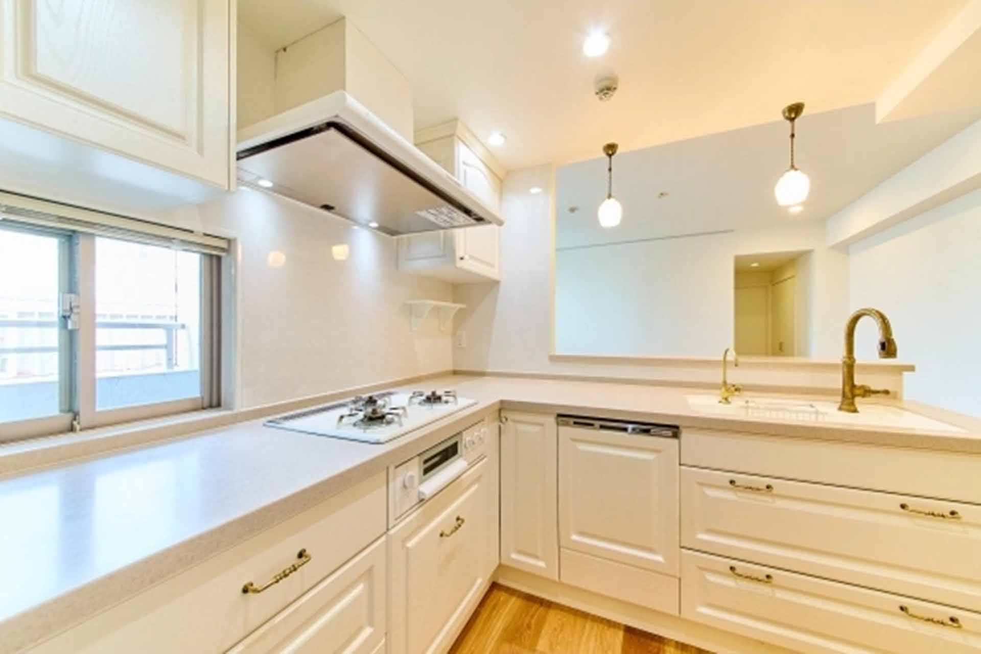 Catls Daikanyama kitchen.jpg