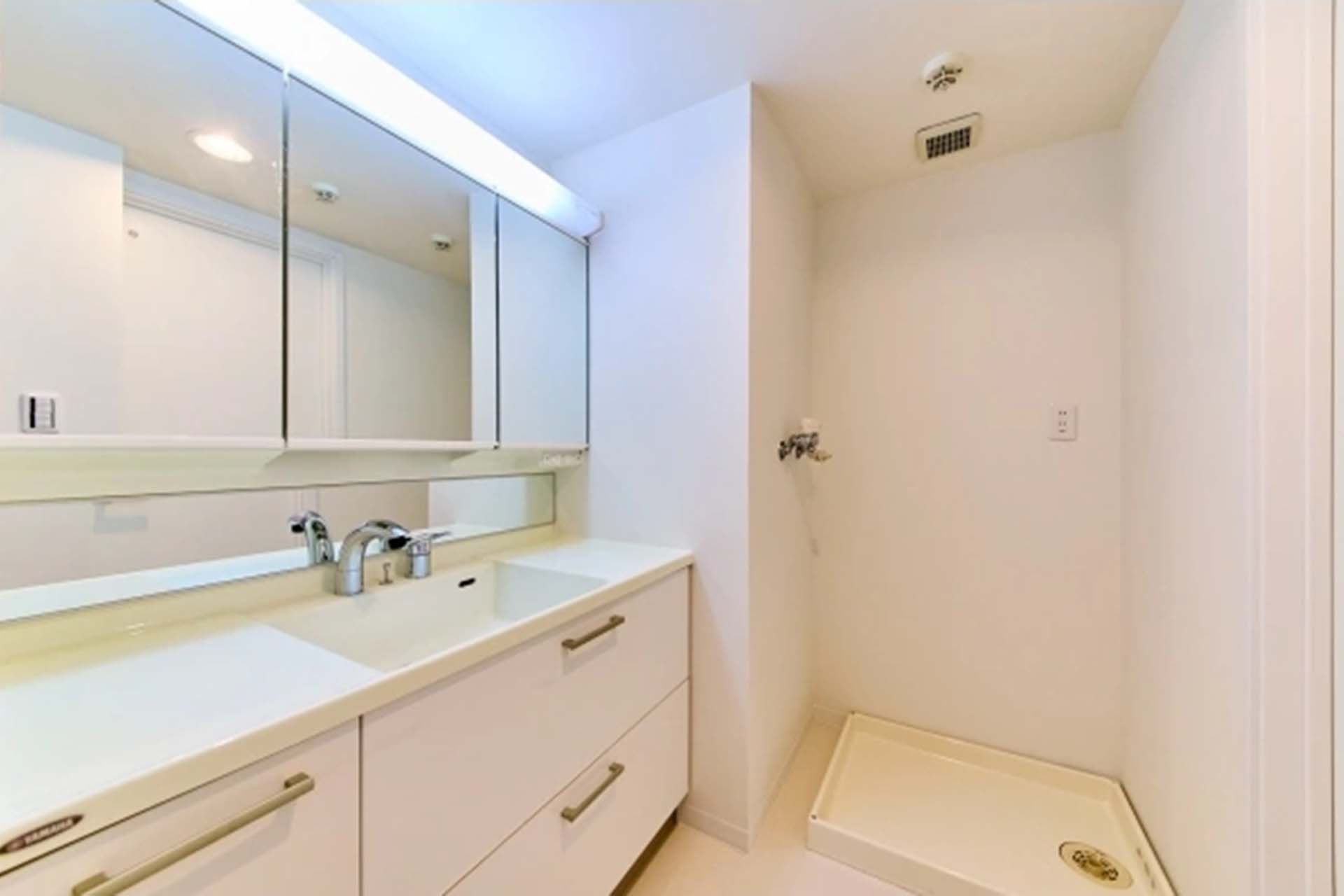 Catls Daikanyama Bathroom.jpg
