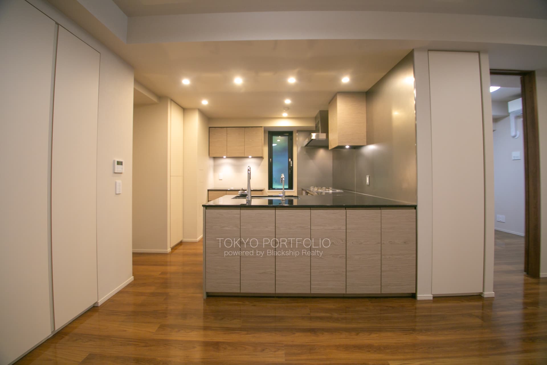 The Park House Gyoen Naitocho-08.jpg