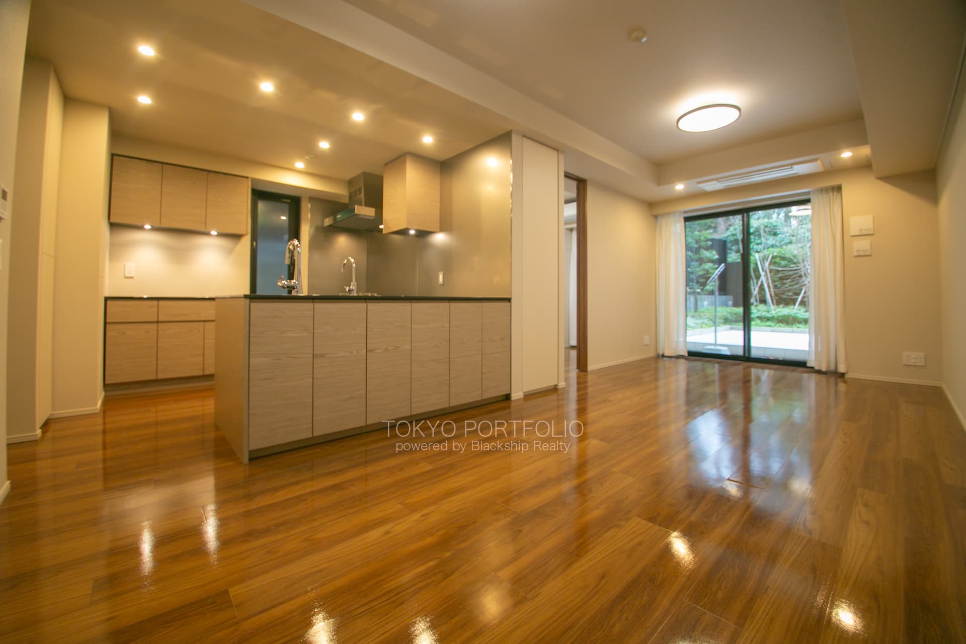 The Park House Gyoen Naitocho-07.jpg