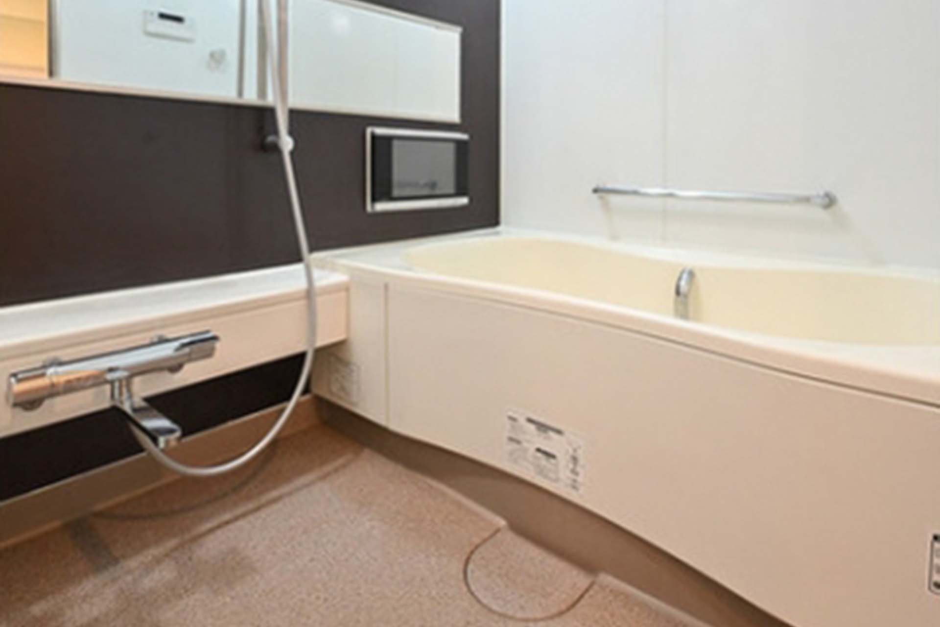 HF Shirokane Takanawa Residence Bathroom.jpg