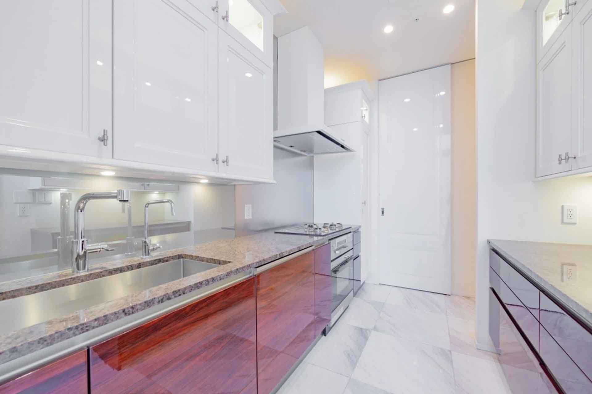 Park Court Roppongi Hilltop kitchen.jpg