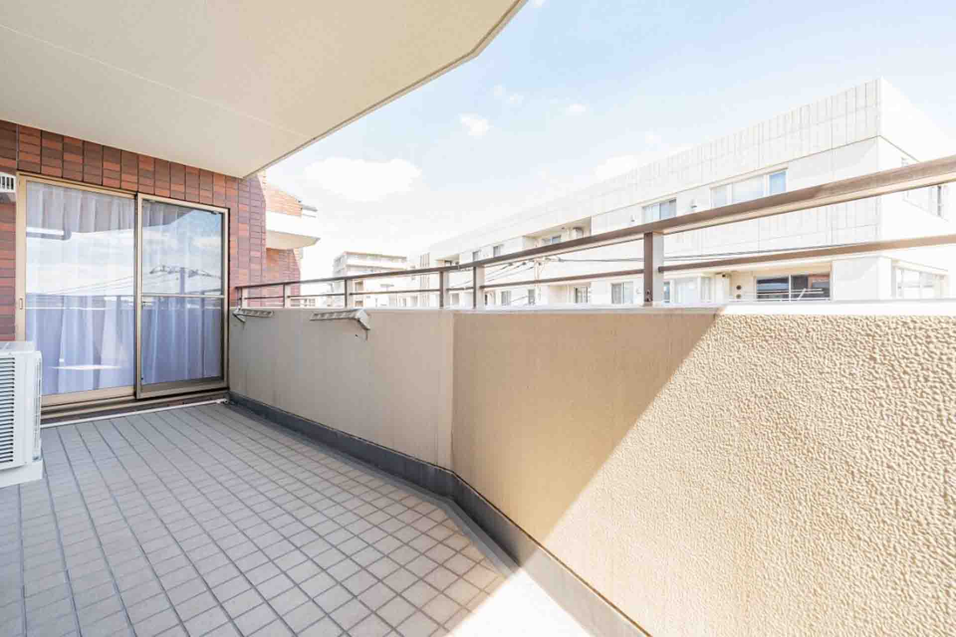 Himonya Hills Salesio Street Balcony.jpg