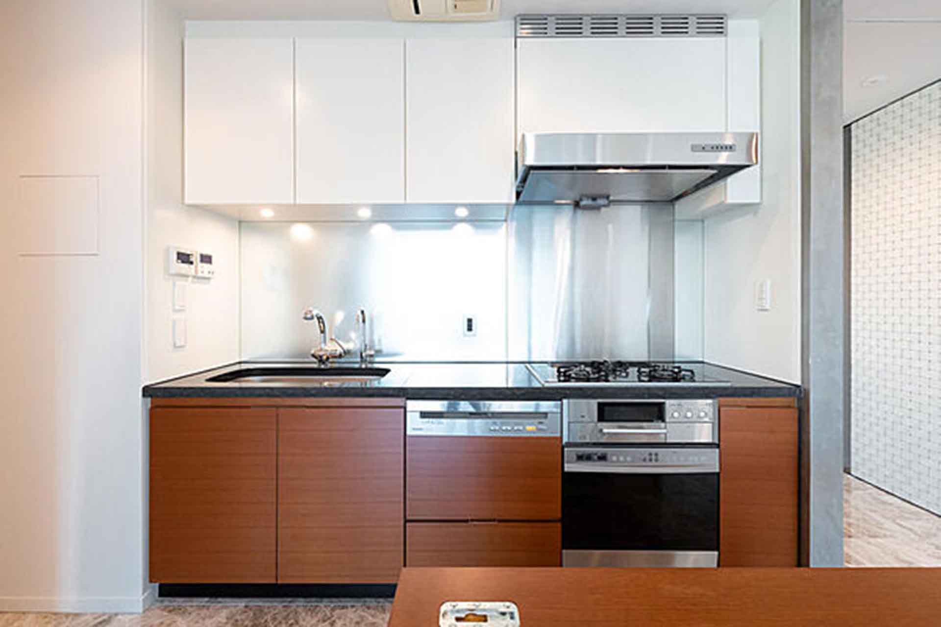 Park Mansion Roppongi kitchen.jpg