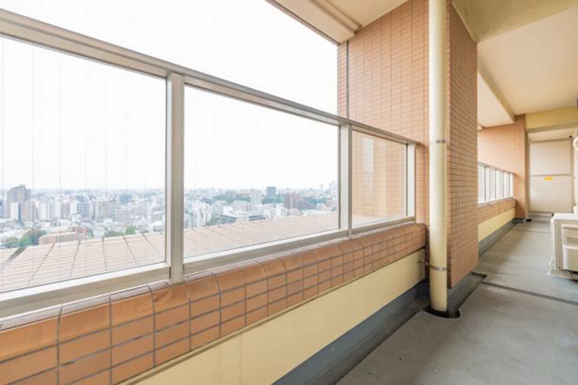 Nishi-Waseda Park Tower Balcony.jpg