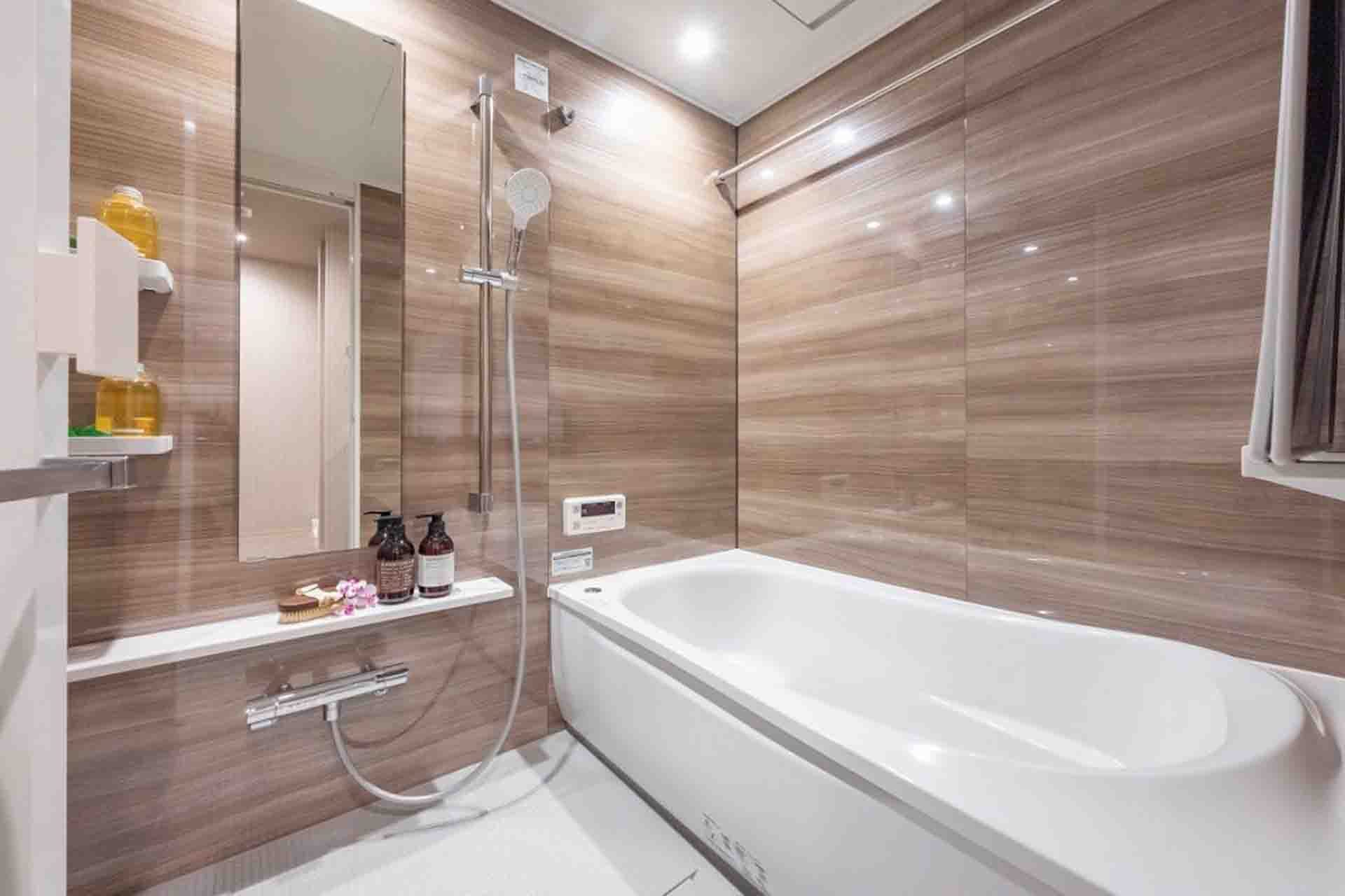 Nishi-Waseda Park Tower Bathroom.jpg