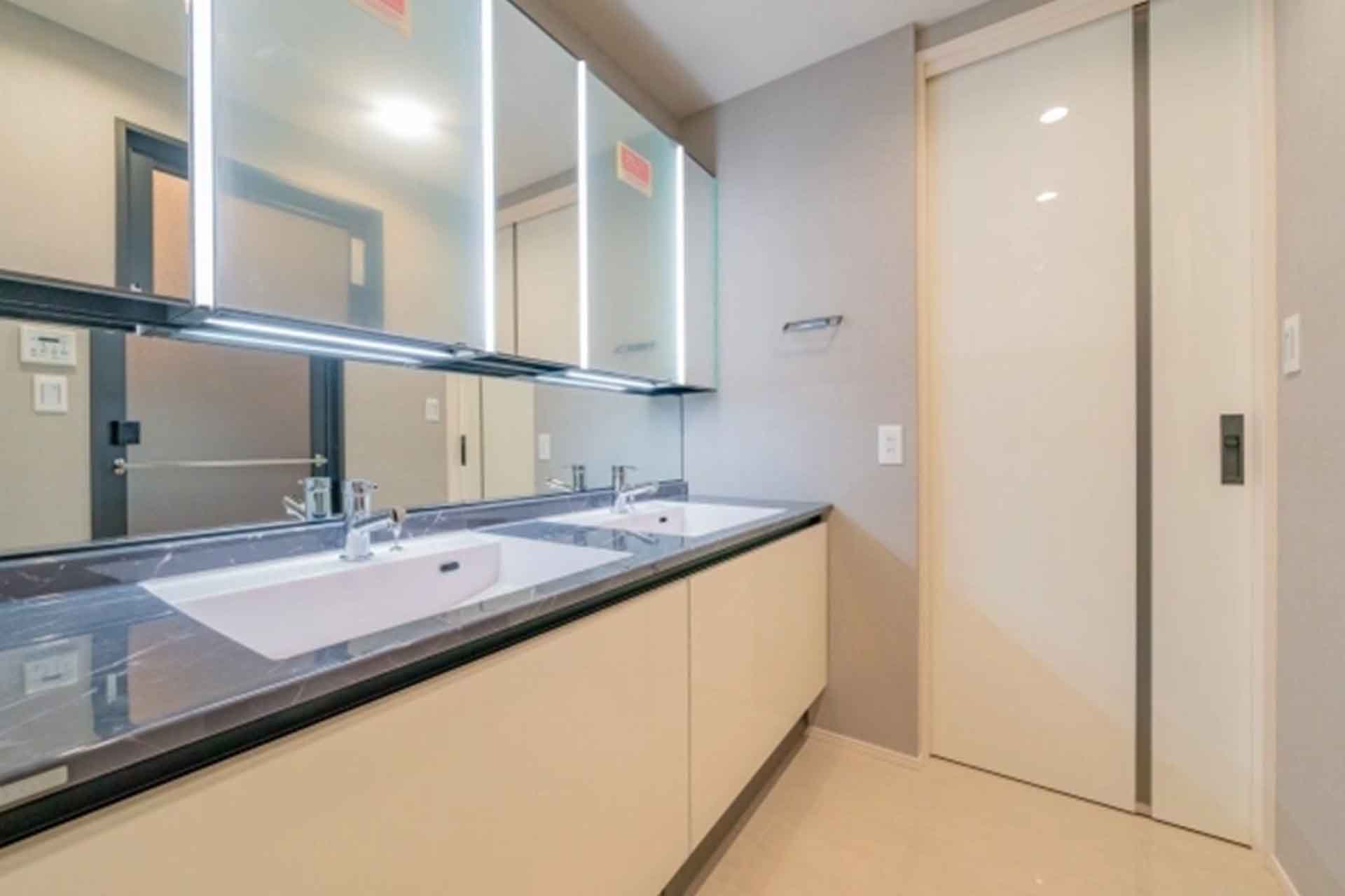 La Corda Tsurumaki Garden Court Bathroom.jpg