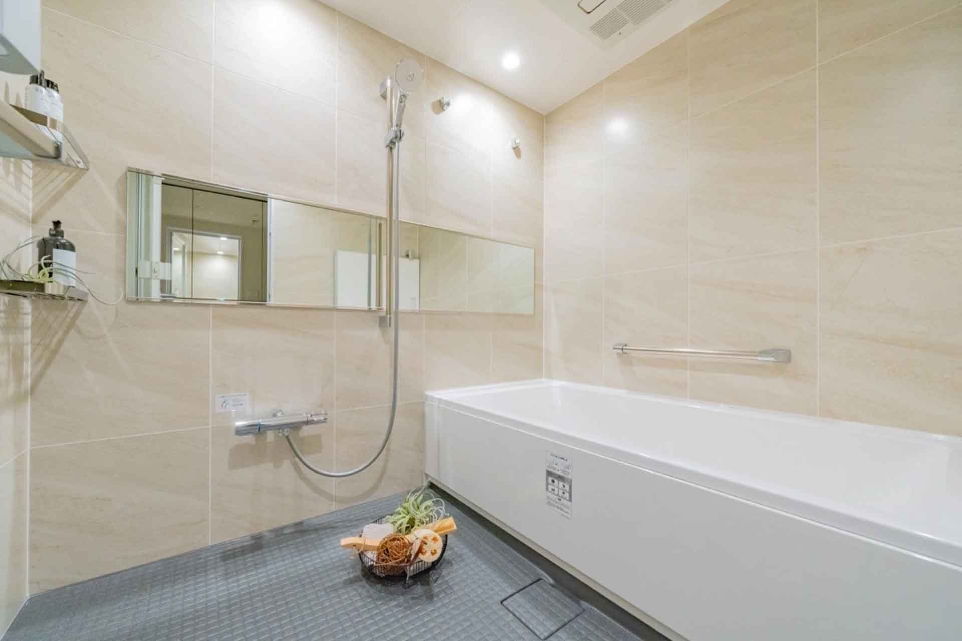 Shirokane Tower Bathroom.jpg