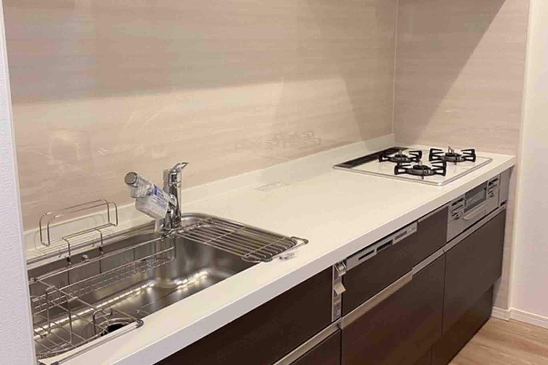 Famille Grand Shirokane Verdeforet kitchen.jpg