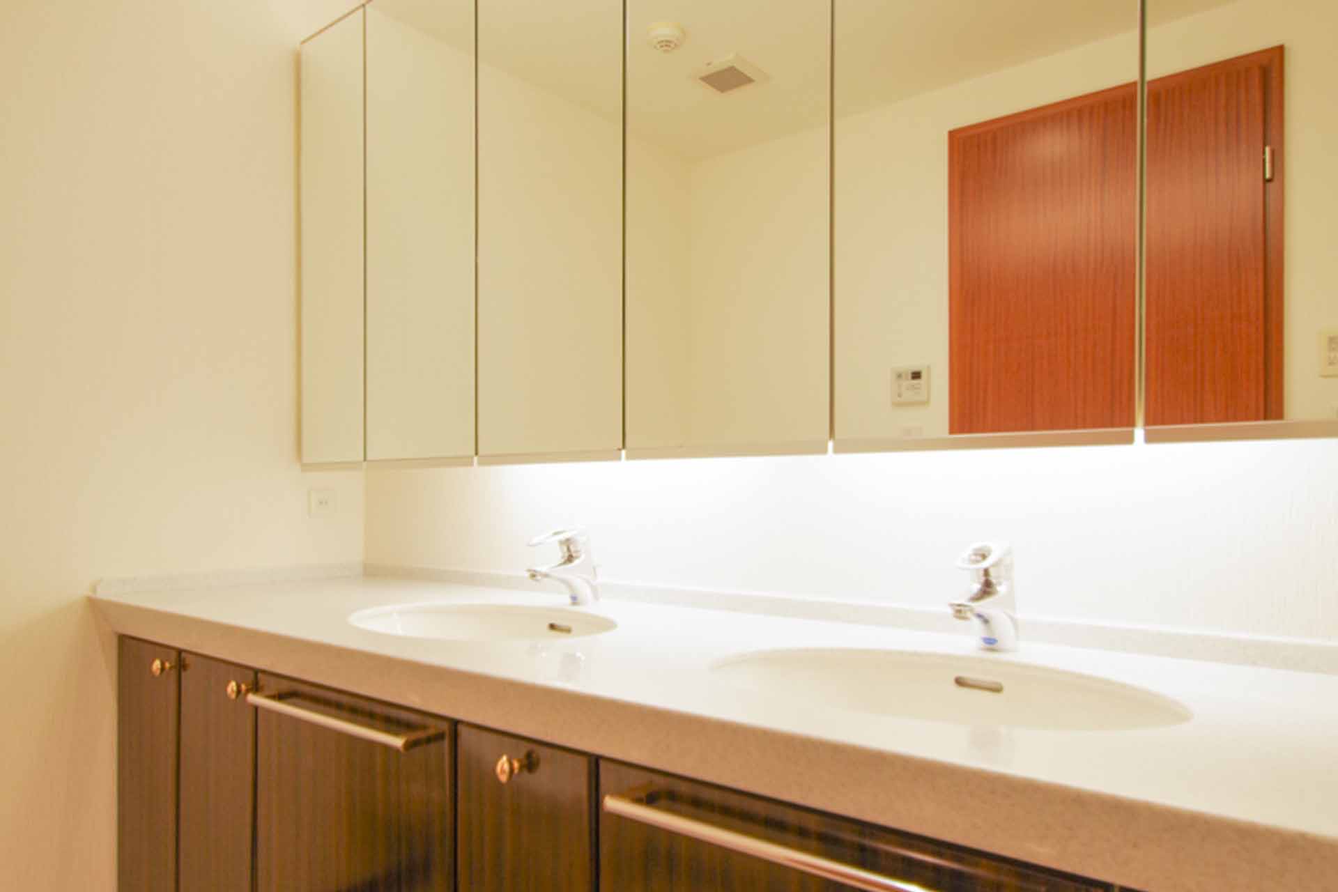 IZUMI GARDEN RESIDENCE Bathroom.jpg