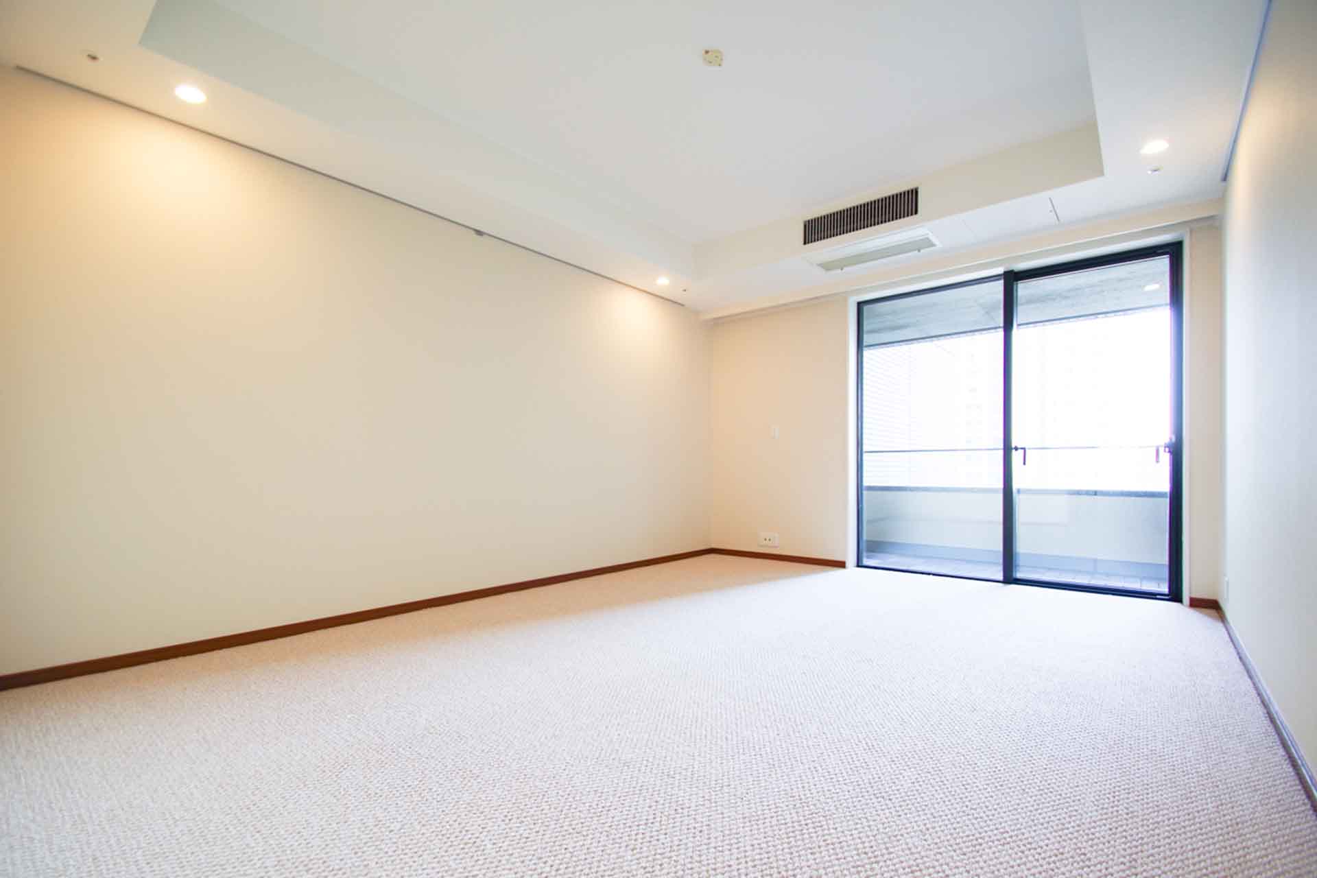 IZUMI GARDEN RESIDENCE Bedroom.jpg
