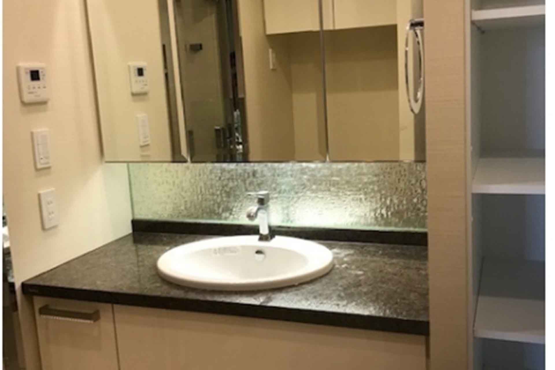 Park Court Akasakacho The Tower Bathroom2.jpg