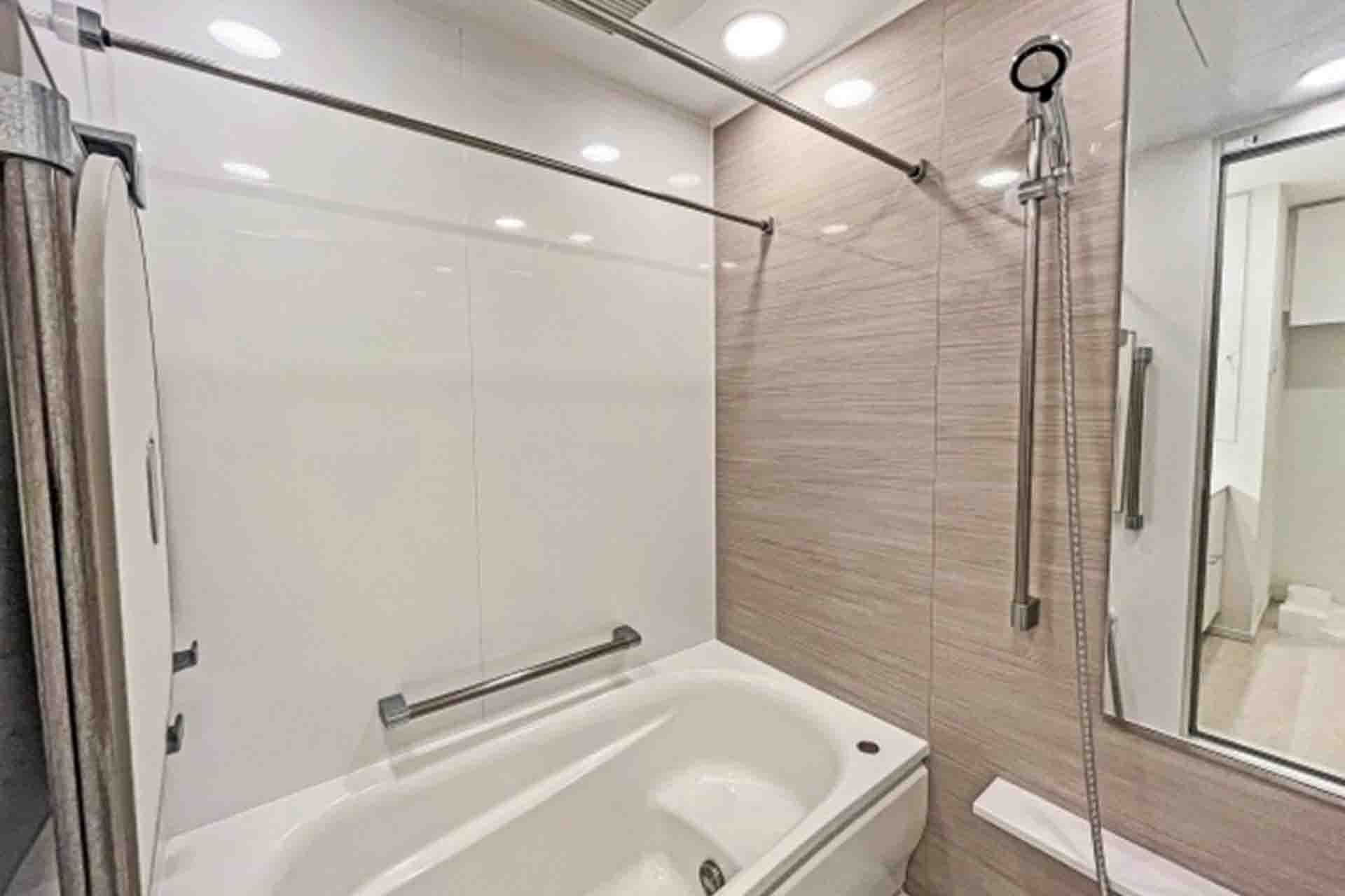 Park Court Akasaka Hinokimachi The Tower Bathroom.jpg