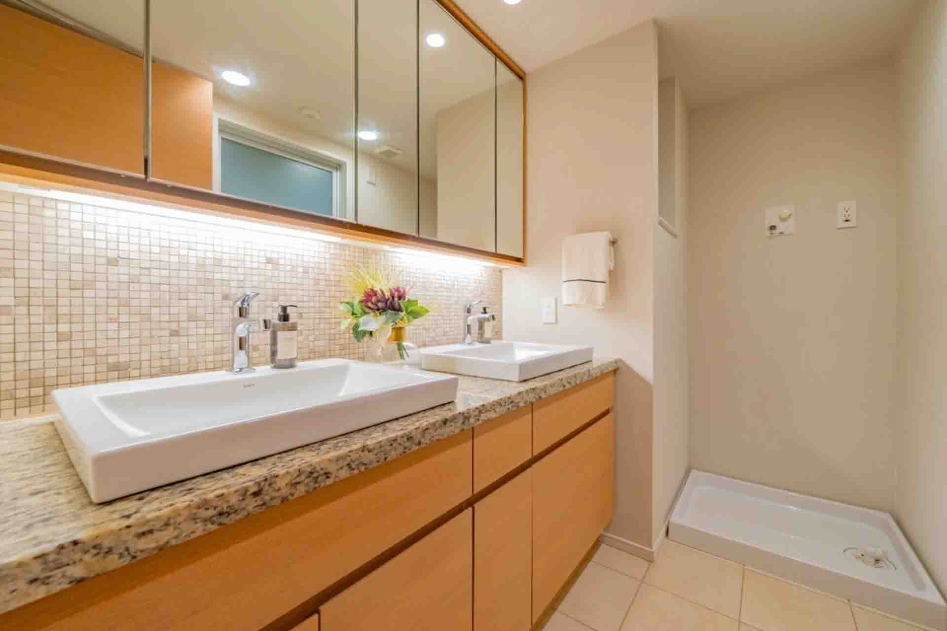 Proud Uehara Bathroom2.jpg