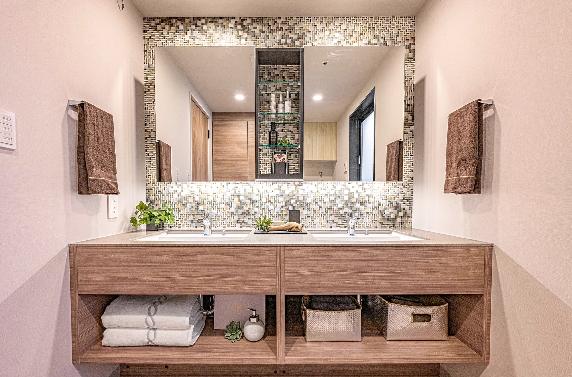 Clio Remington House Bunkyo Harimasaka Bathroom.jpg