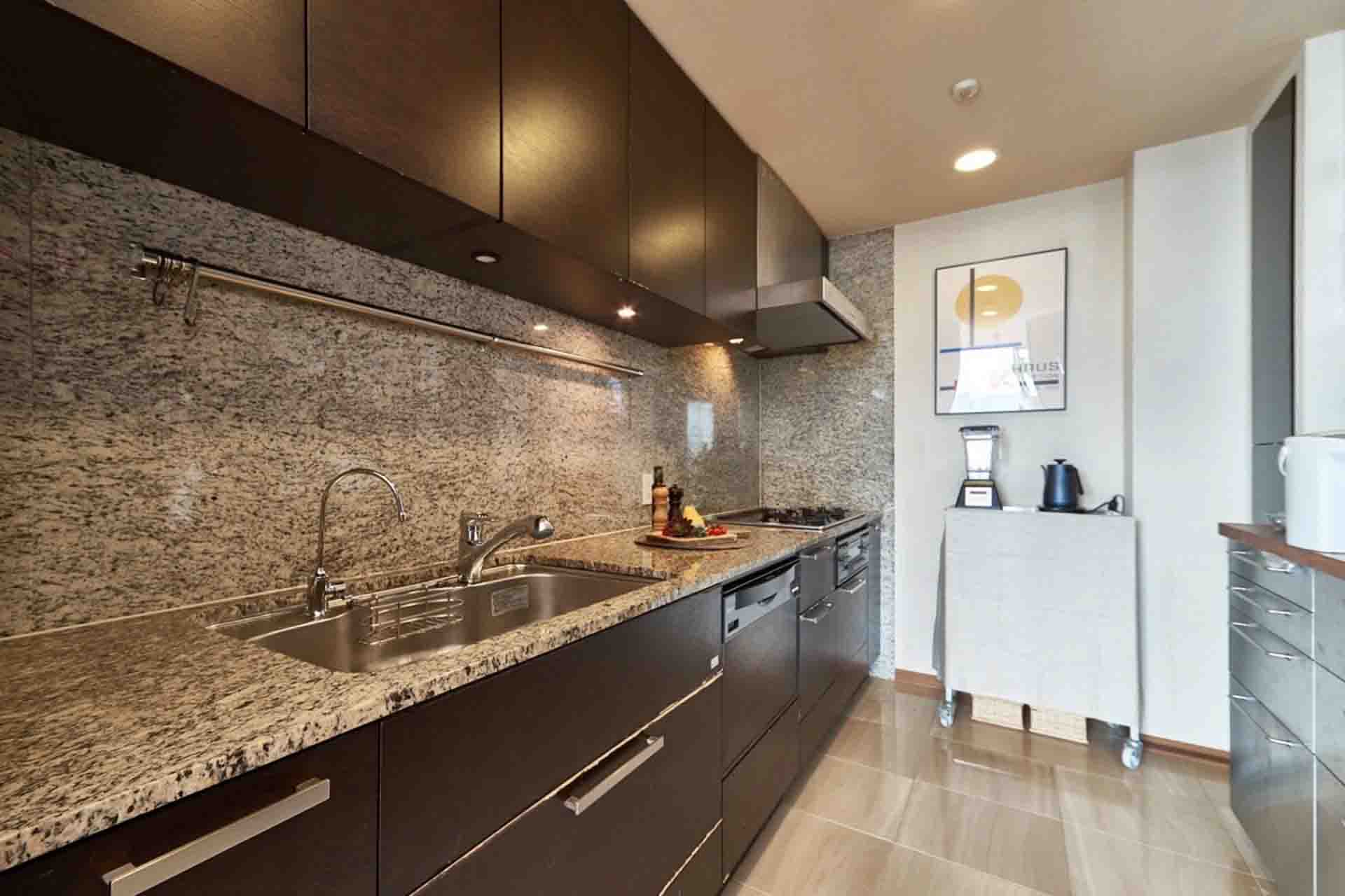 GRAND HILLS SANGENJAYA HILLTOP GARDEN kitchen.jpg