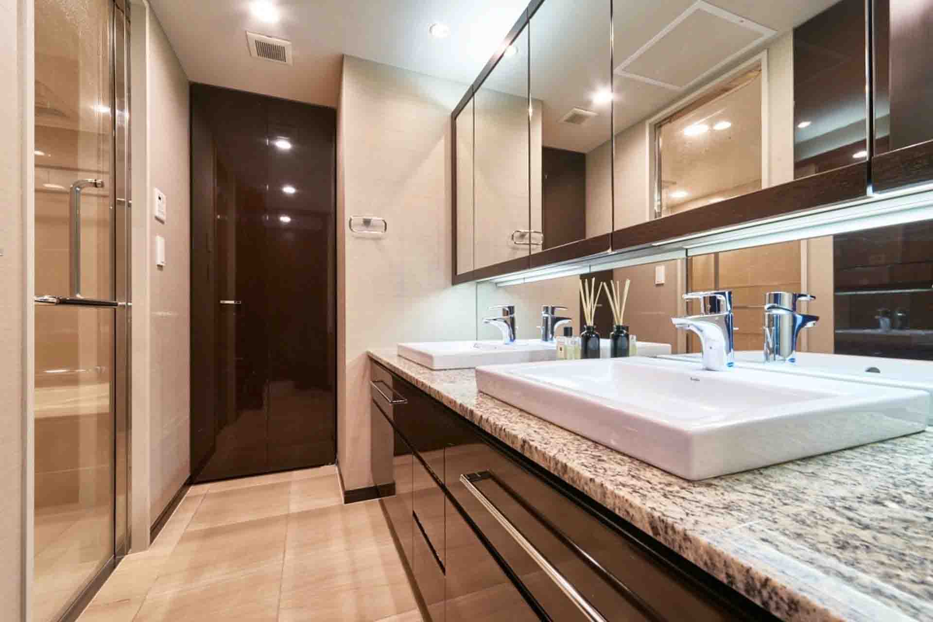 GRAND HILLS SANGENJAYA HILLTOP GARDEN Bathroom.jpg