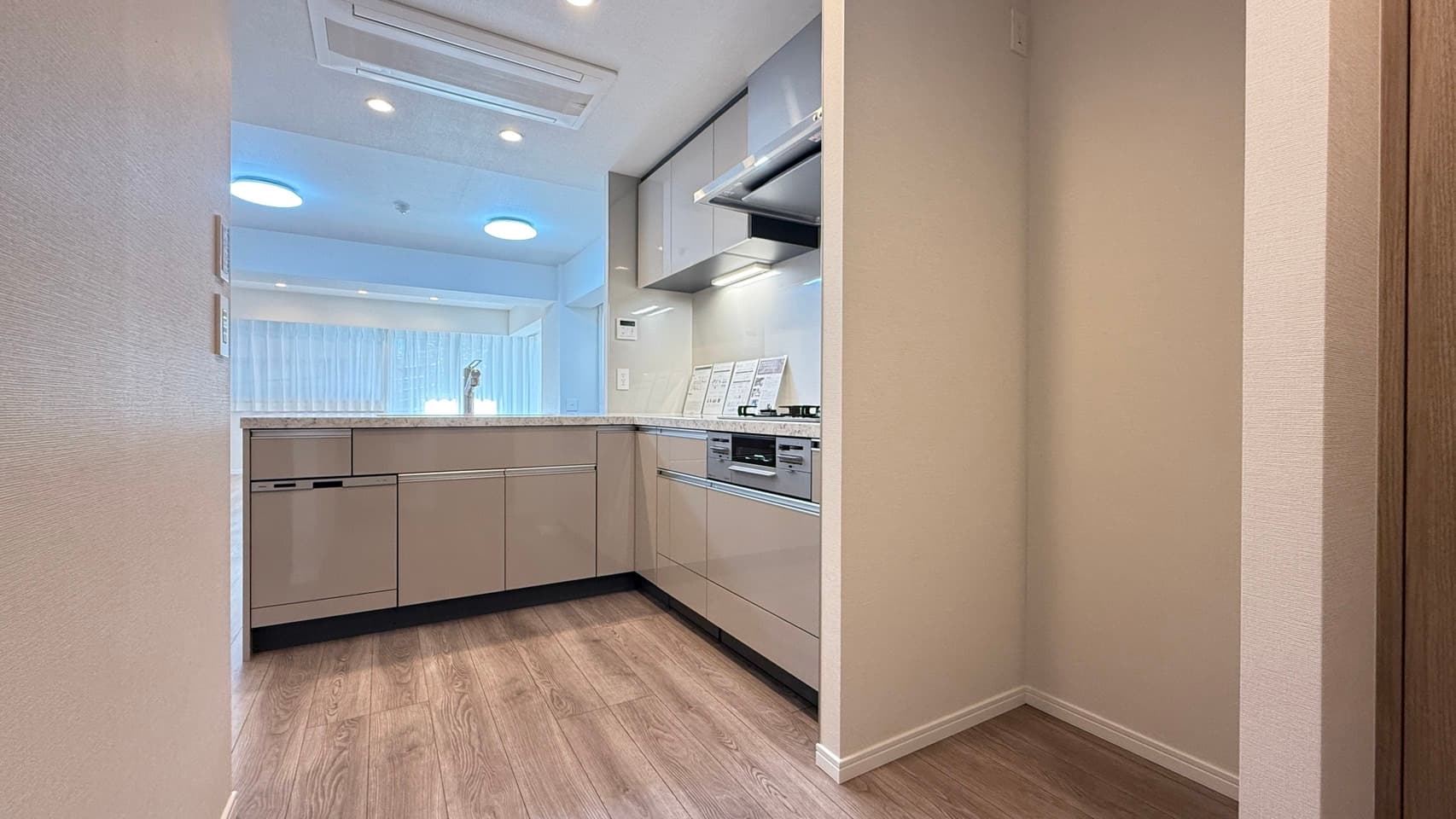 SHIBUYA KAMIYAMA-CHO RESIDENCE  kitchen.jpg