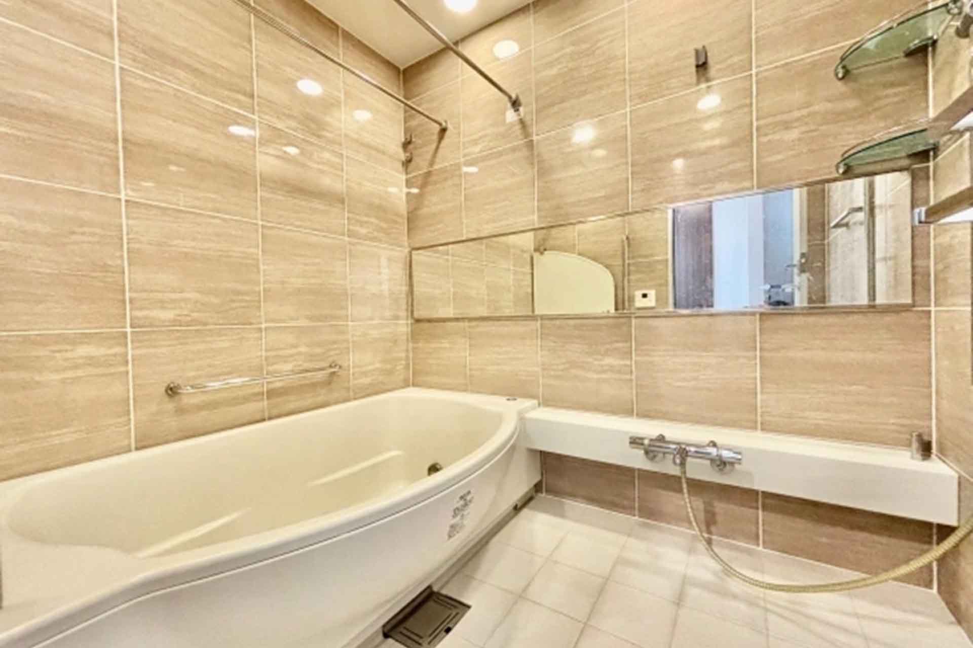 CLASSY HOUSE SHIROKANE Bathroom.jpg