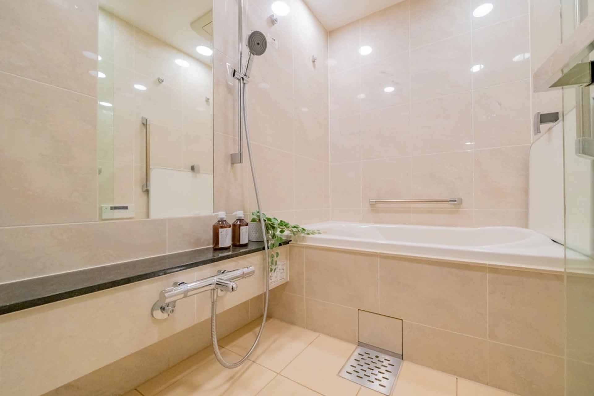 Park Court Akasaka Sakurazaka Bathroom2.jpg