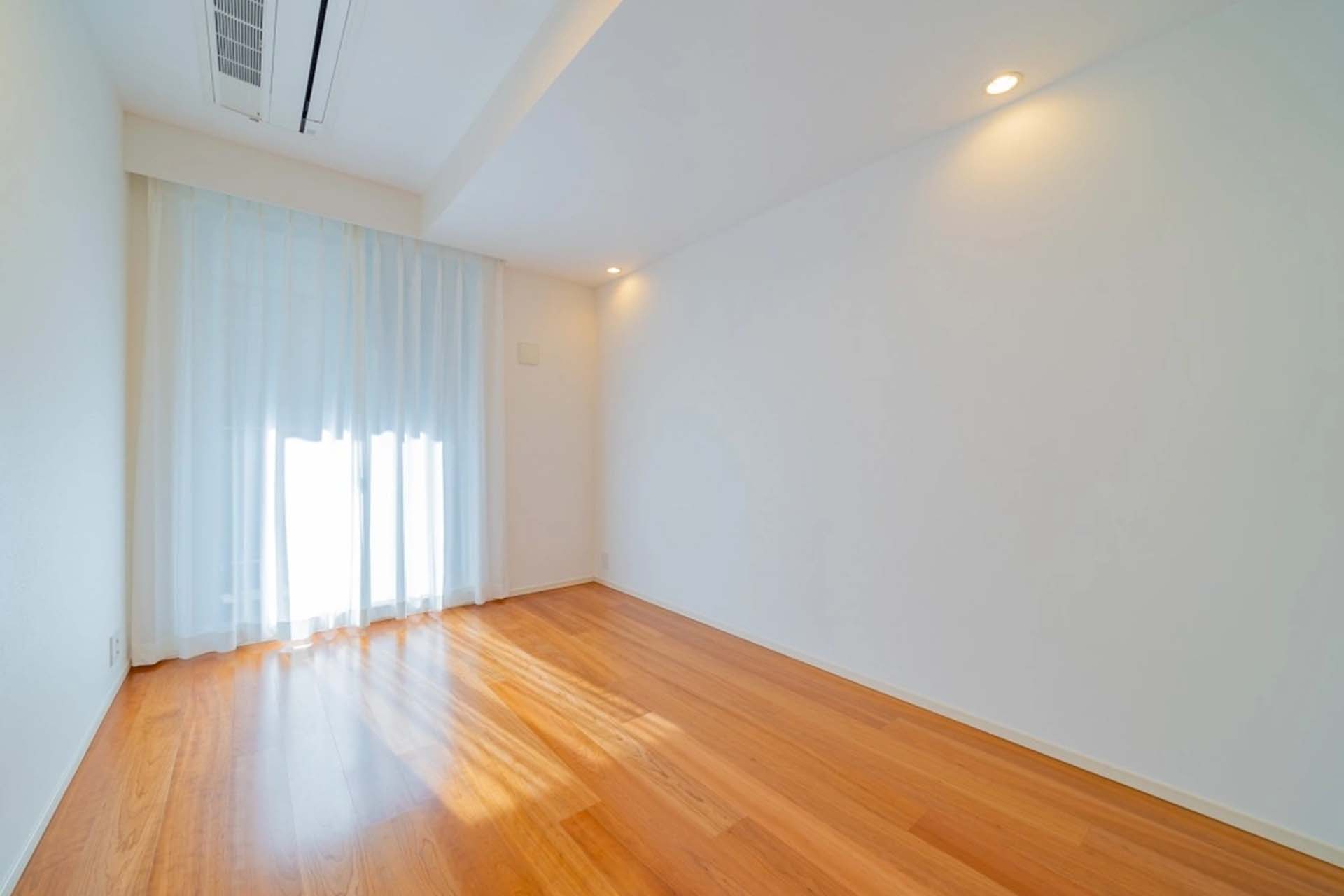 Park Court Akasaka Sakurazaka Bedroom.jpg