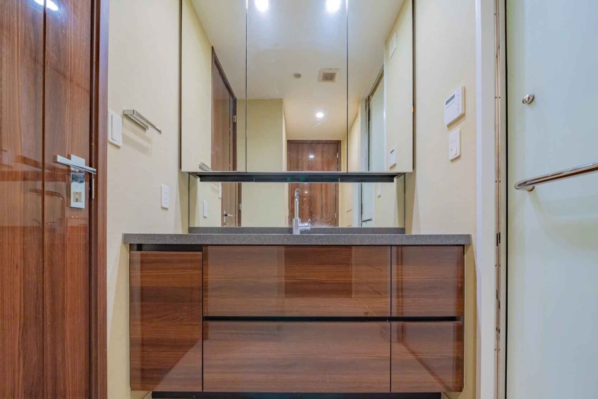 Park Court Roppongi Hilltop Bathroom2.jpg