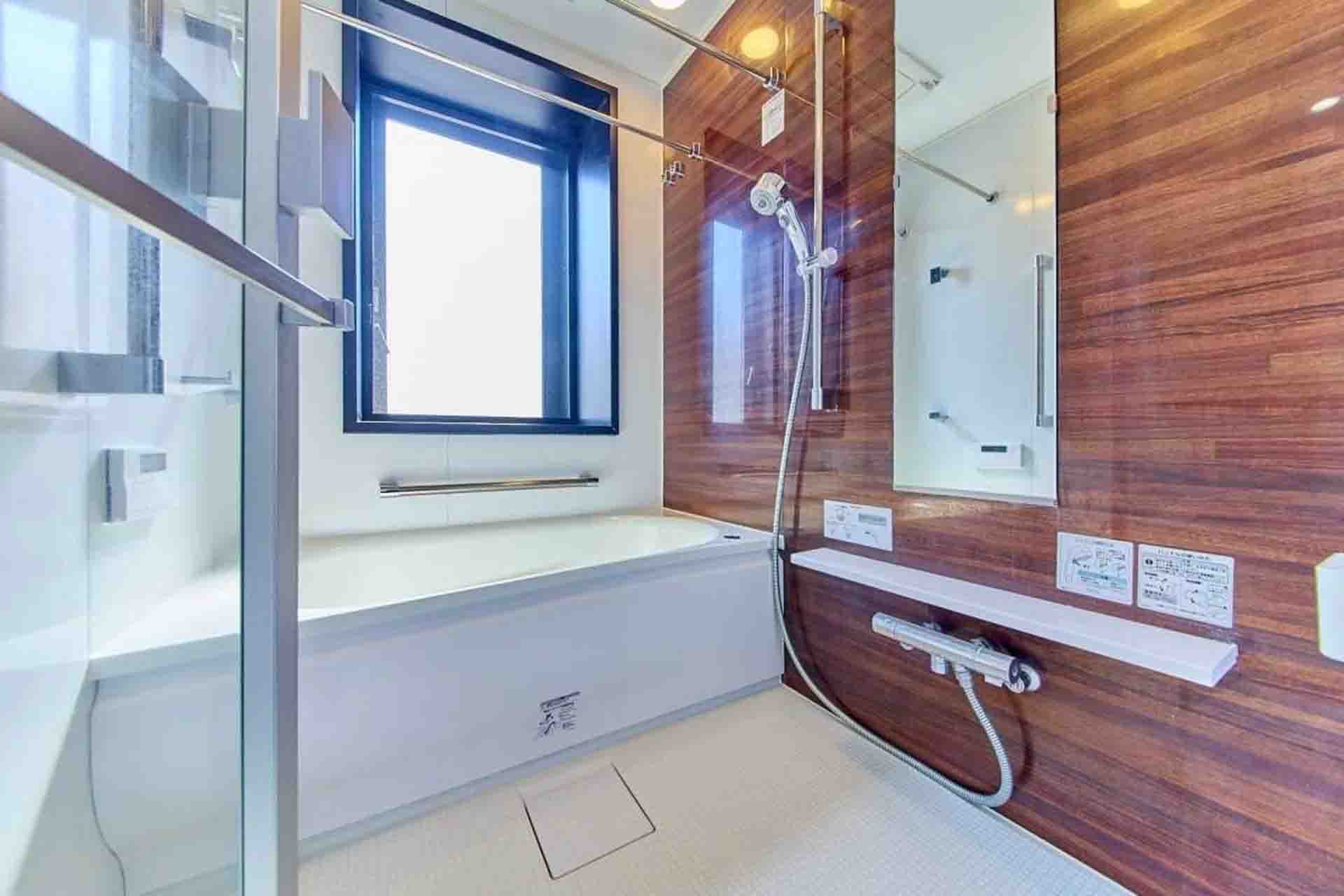 Park Luxe Toranomon Bathroom.jpg