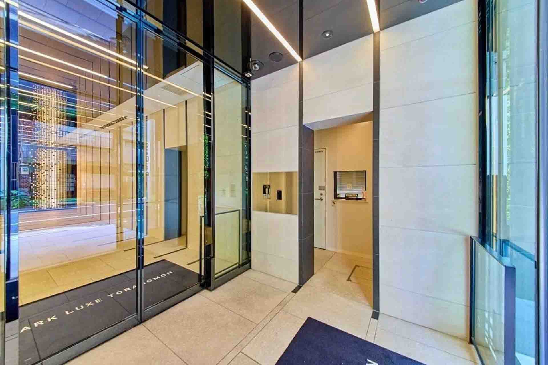 Park Luxe Toranomon entrance.jpg