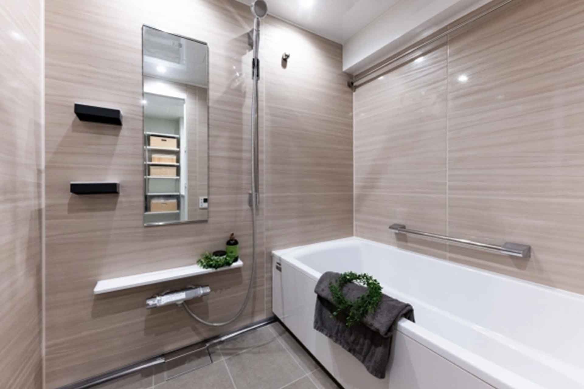 Minamiaoyama Park Mansion Bathroom .jpg