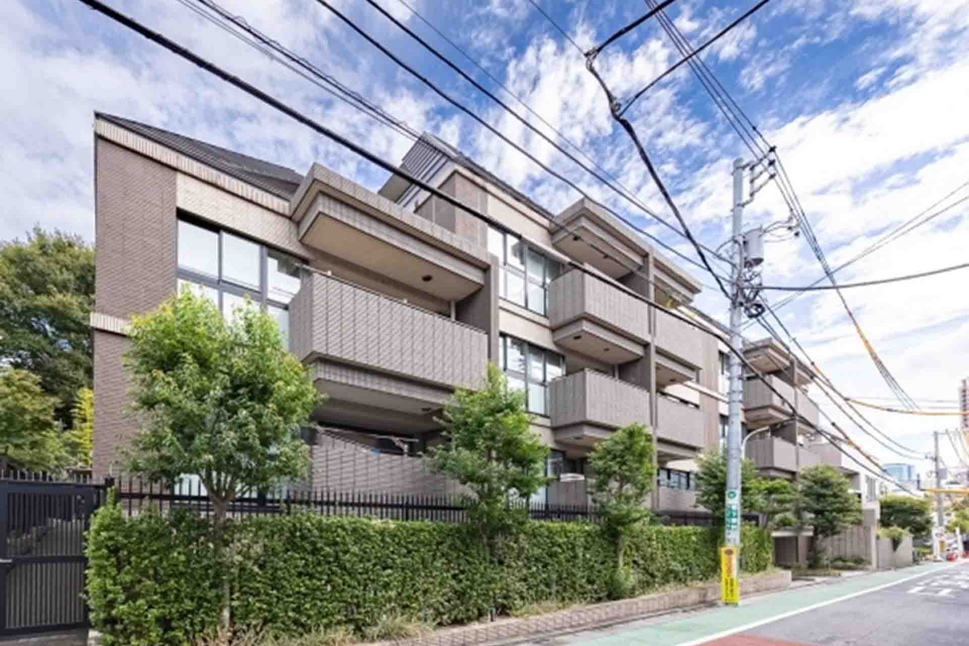 Park Nade Motoazabu exterior.jpg