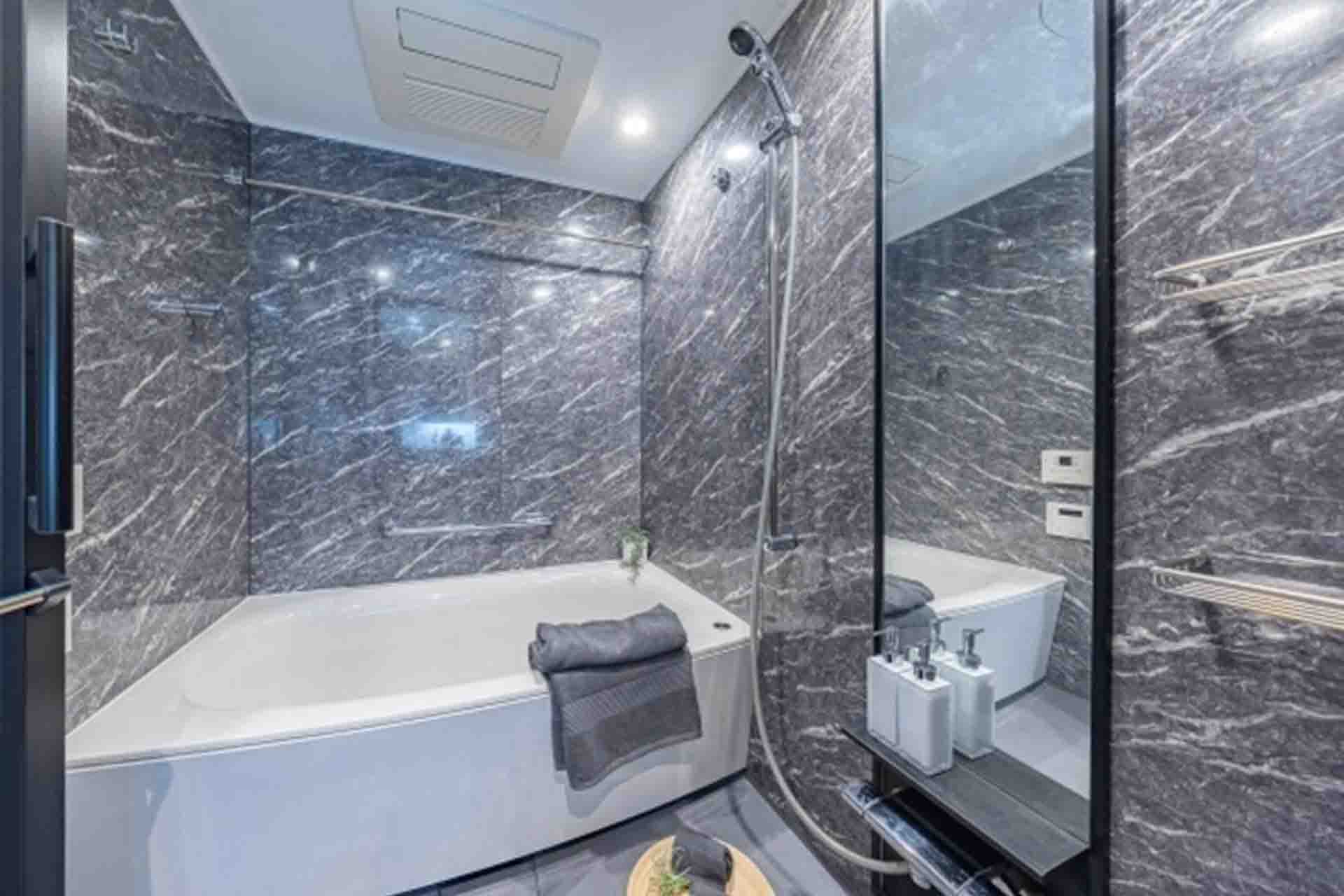 Park Nade Motoazabu Bathroom2.jpg