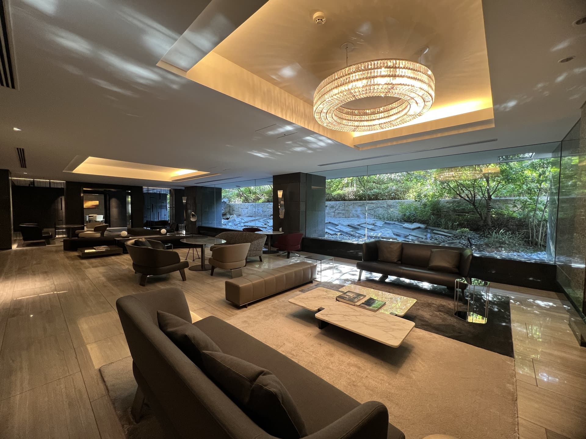 The Parkhouse Shibuya Nanpeidai. hall4.jpg