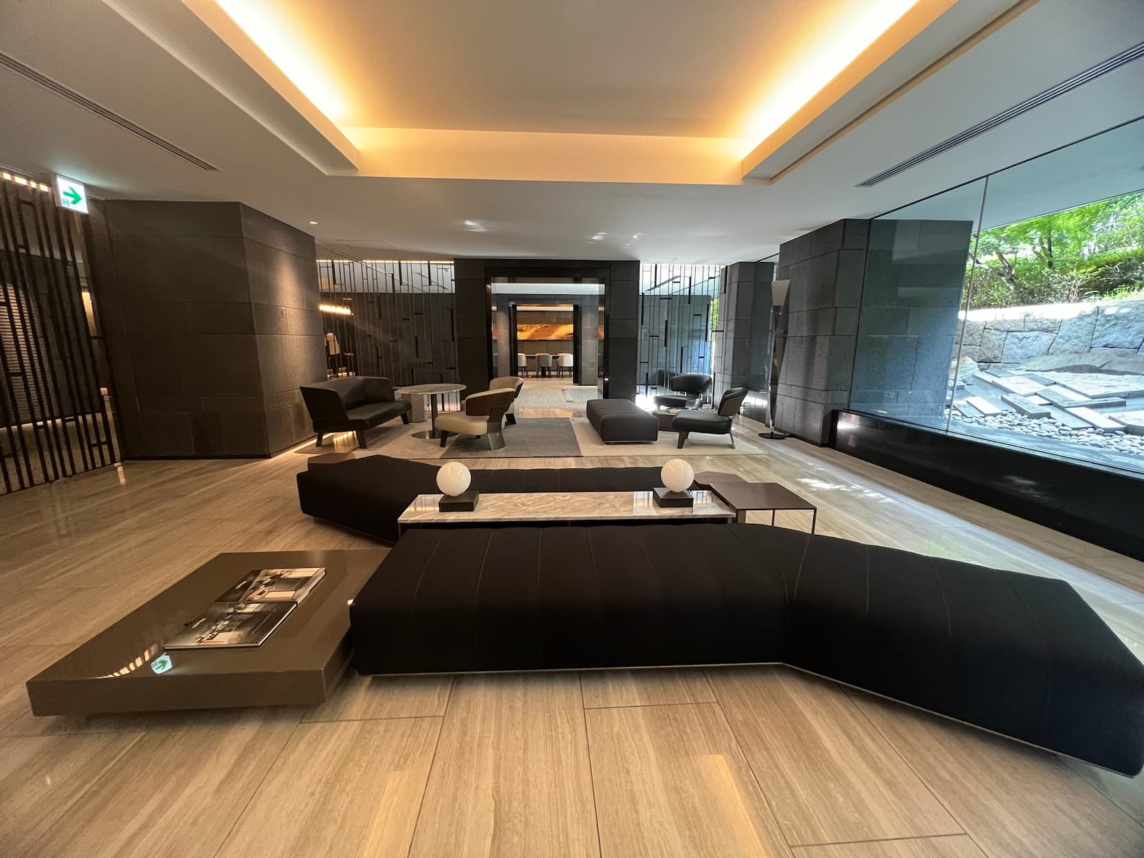 The Parkhouse Shibuya Nanpeidai. hall3.jpg