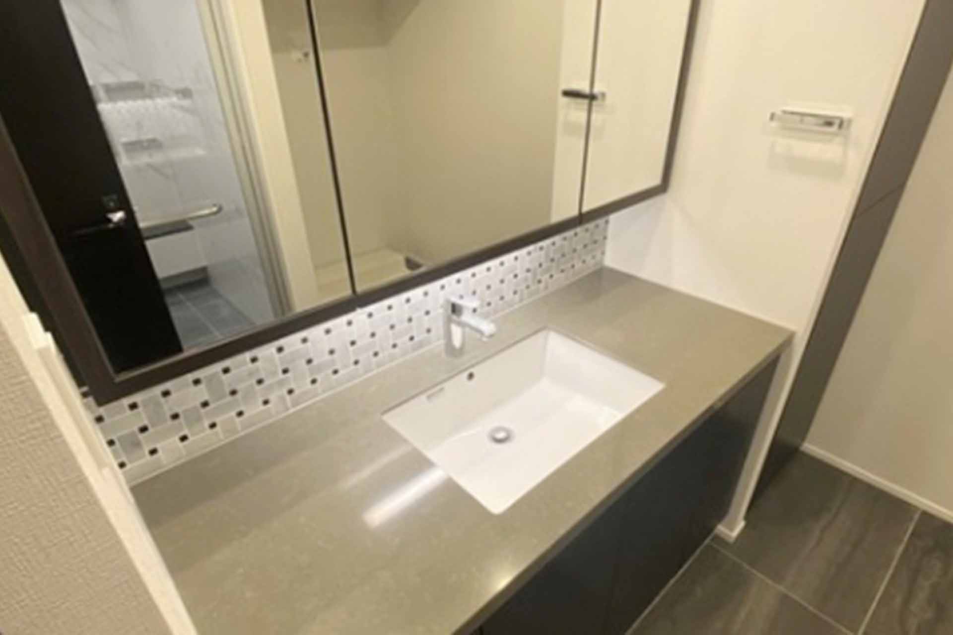 Tokiwamatsu House Bathroom.jpg