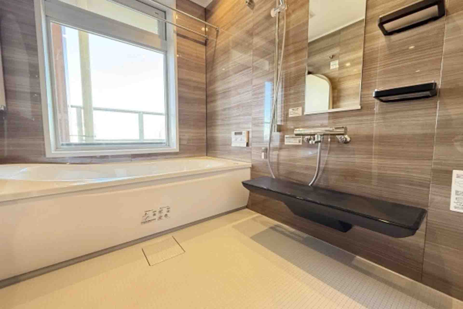 Shibaura Island Cape Tower Bathroom.jpg