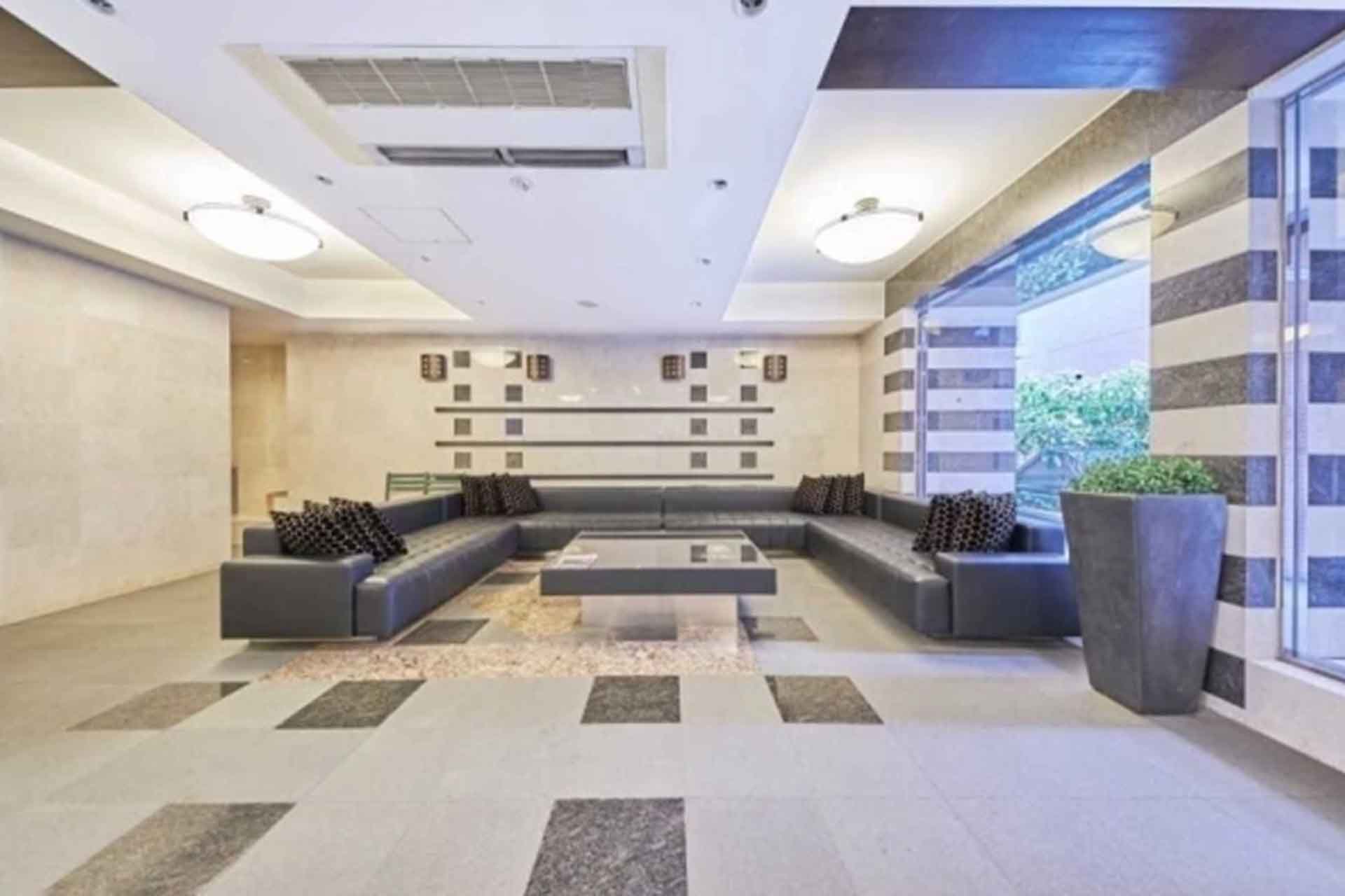 Adenium Gakugeidaigaku hall.jpg