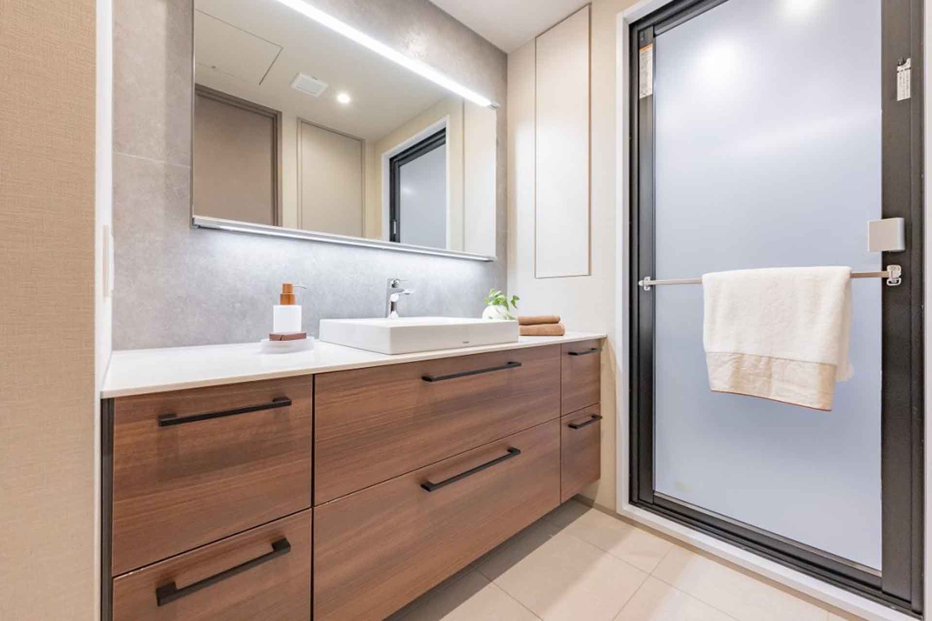 Akasaka Tower Residence Top of the Hill Bathroom.jpg