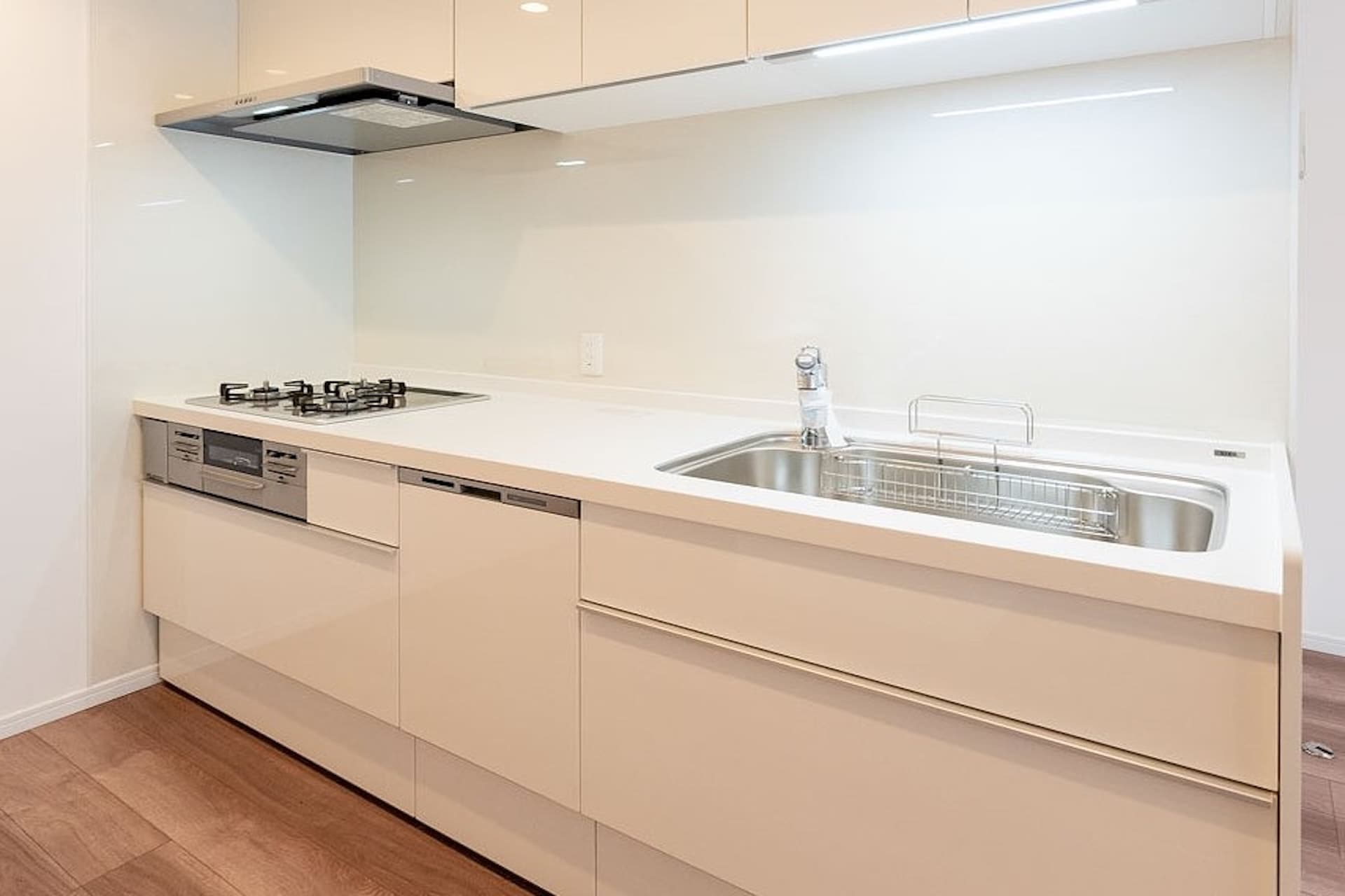 Bay Court Shibaura kitchen.jpg