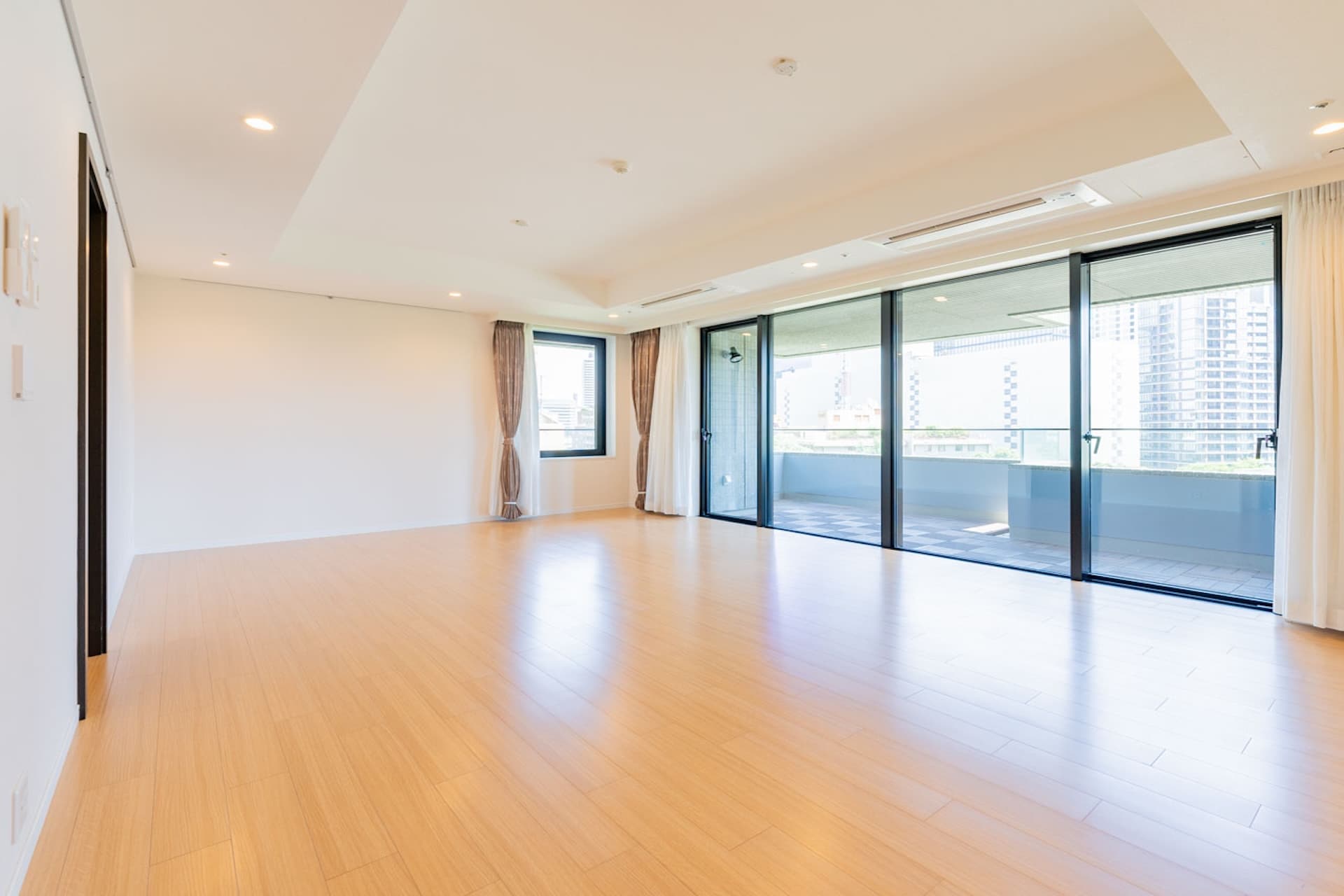 Izumi Garden Residence LDK.jpg