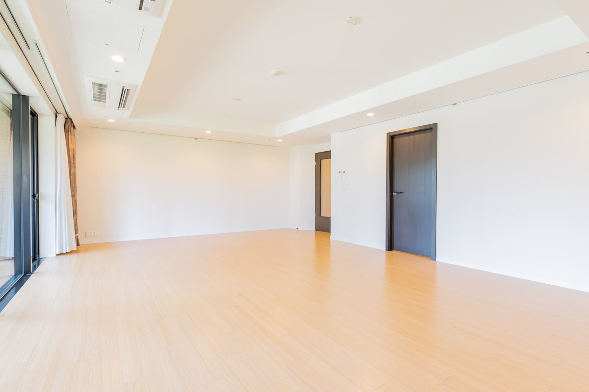 Izumi Garden Residence  LDK2.jpg