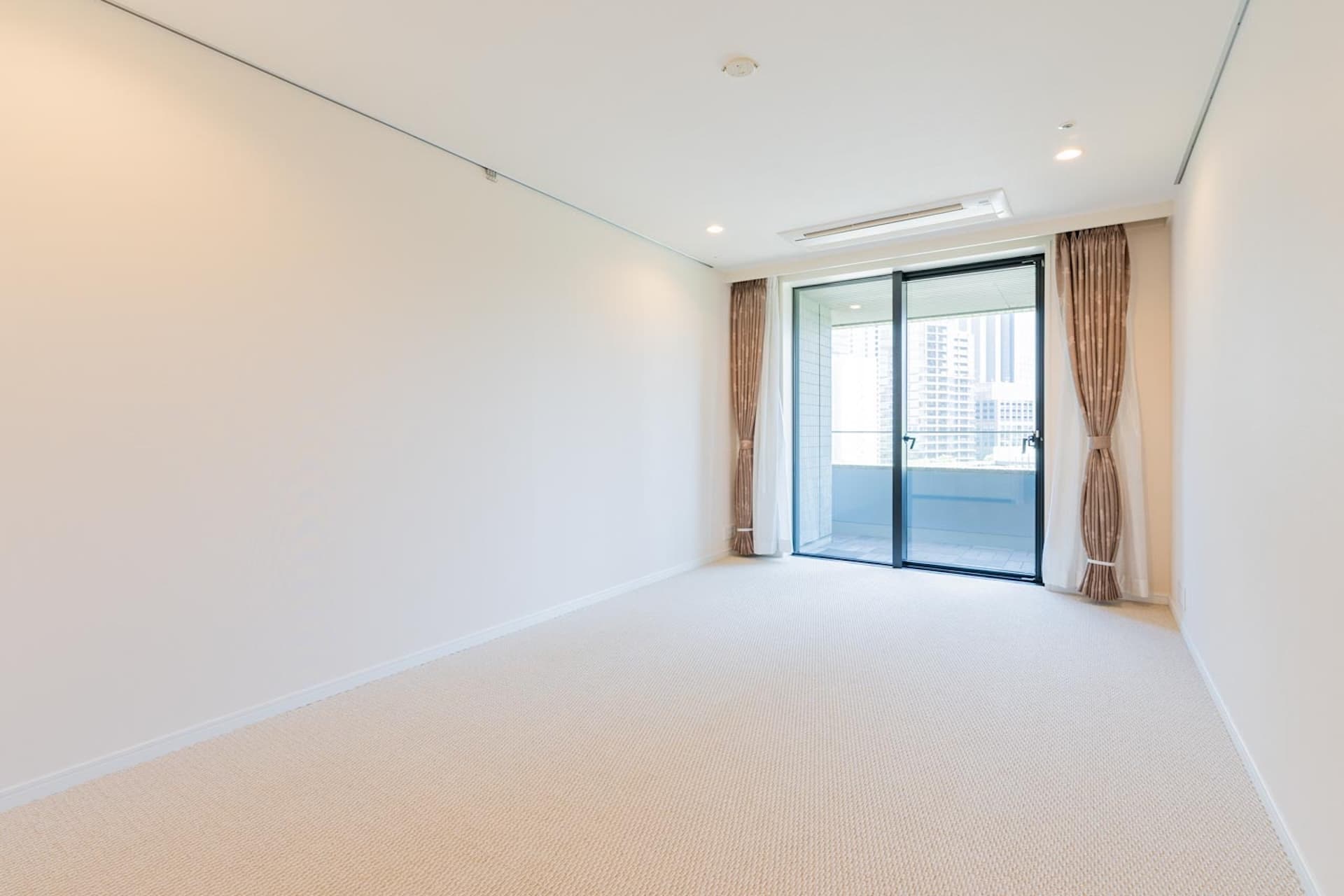 Izumi Garden Residence Bedroom2.jpg