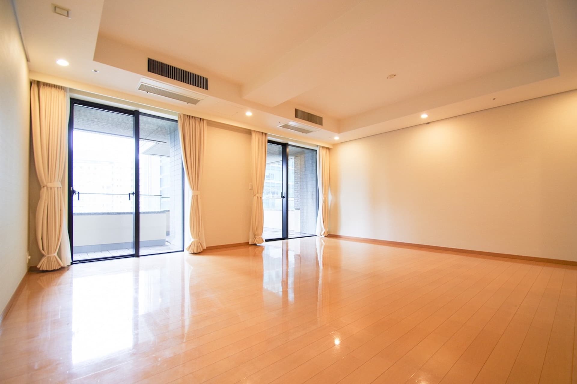 Izumi Garden Residence LDK.jpg