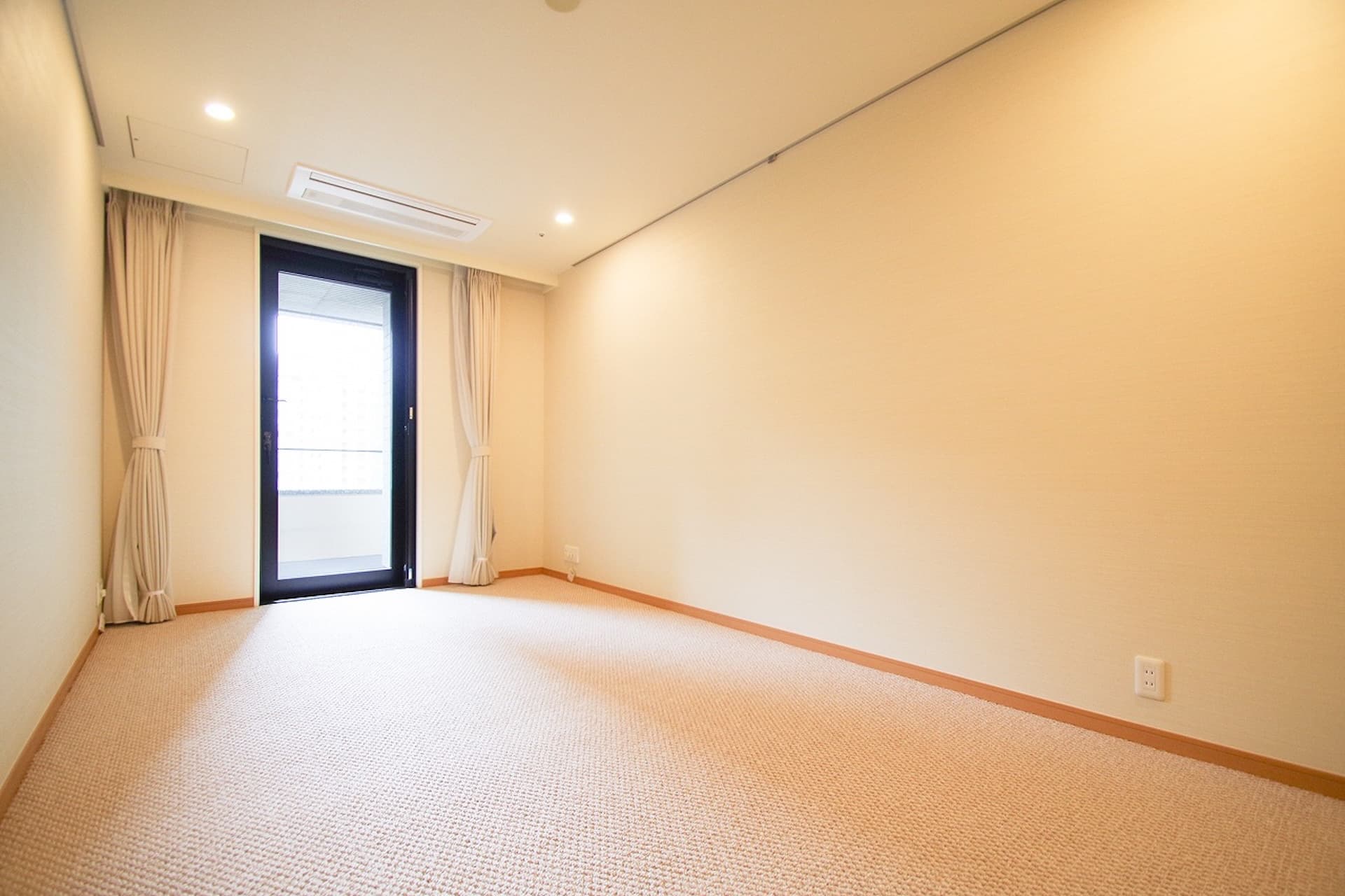 Izumi Garden Residence Bedroom2.jpg