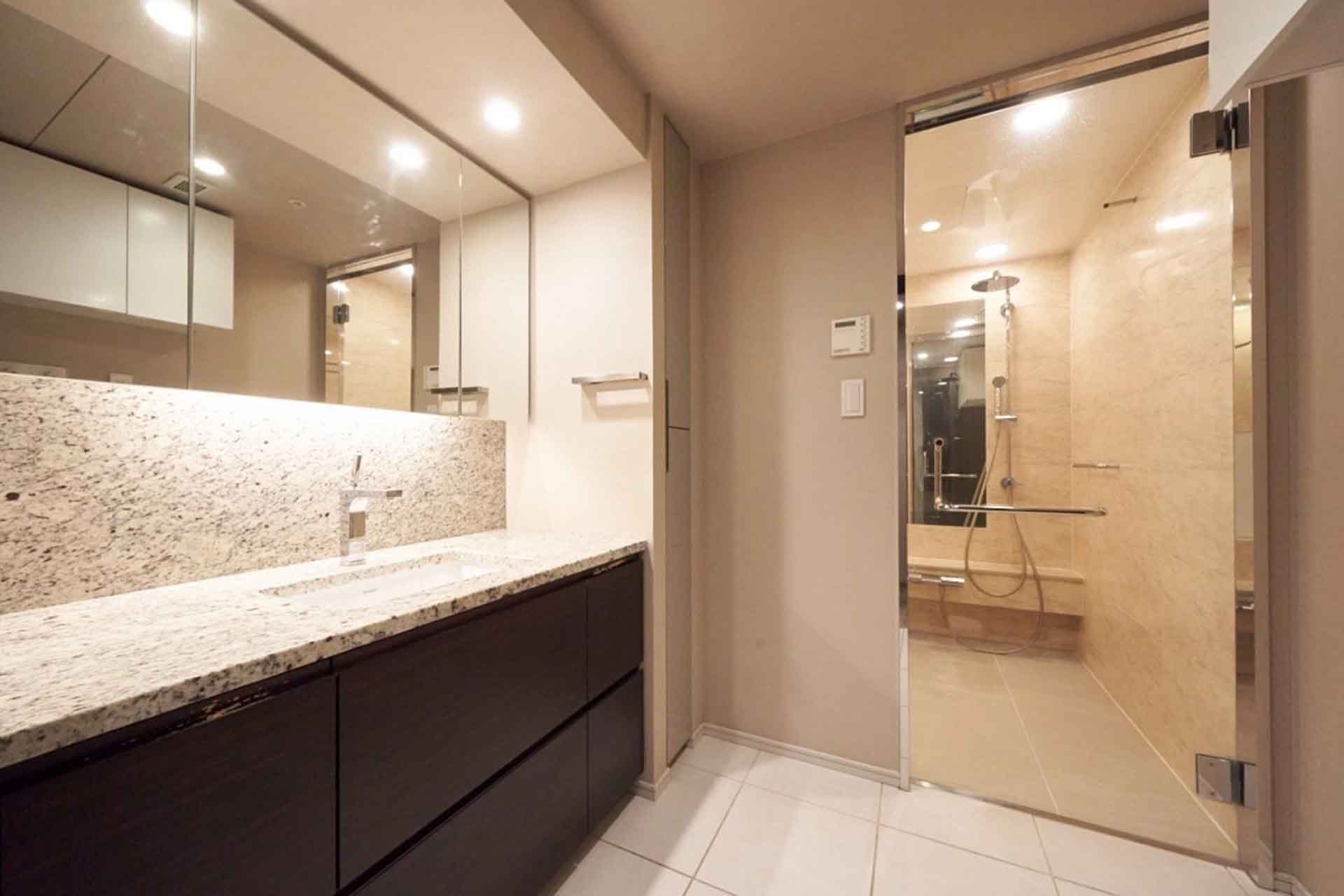 Grand Suite Hiroo bathroom2.jpg