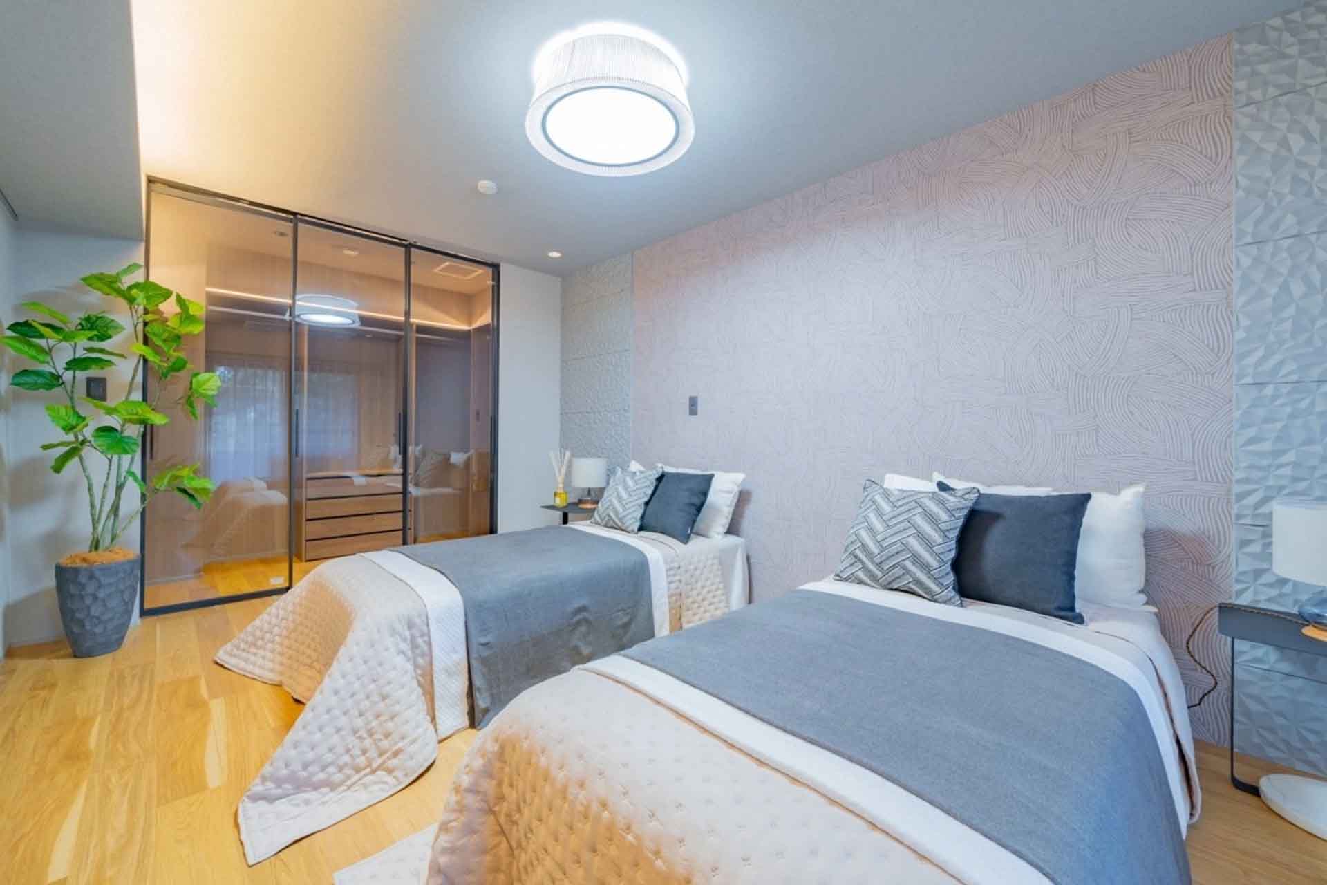 Pair City Renaissance Bedroom2.jpg