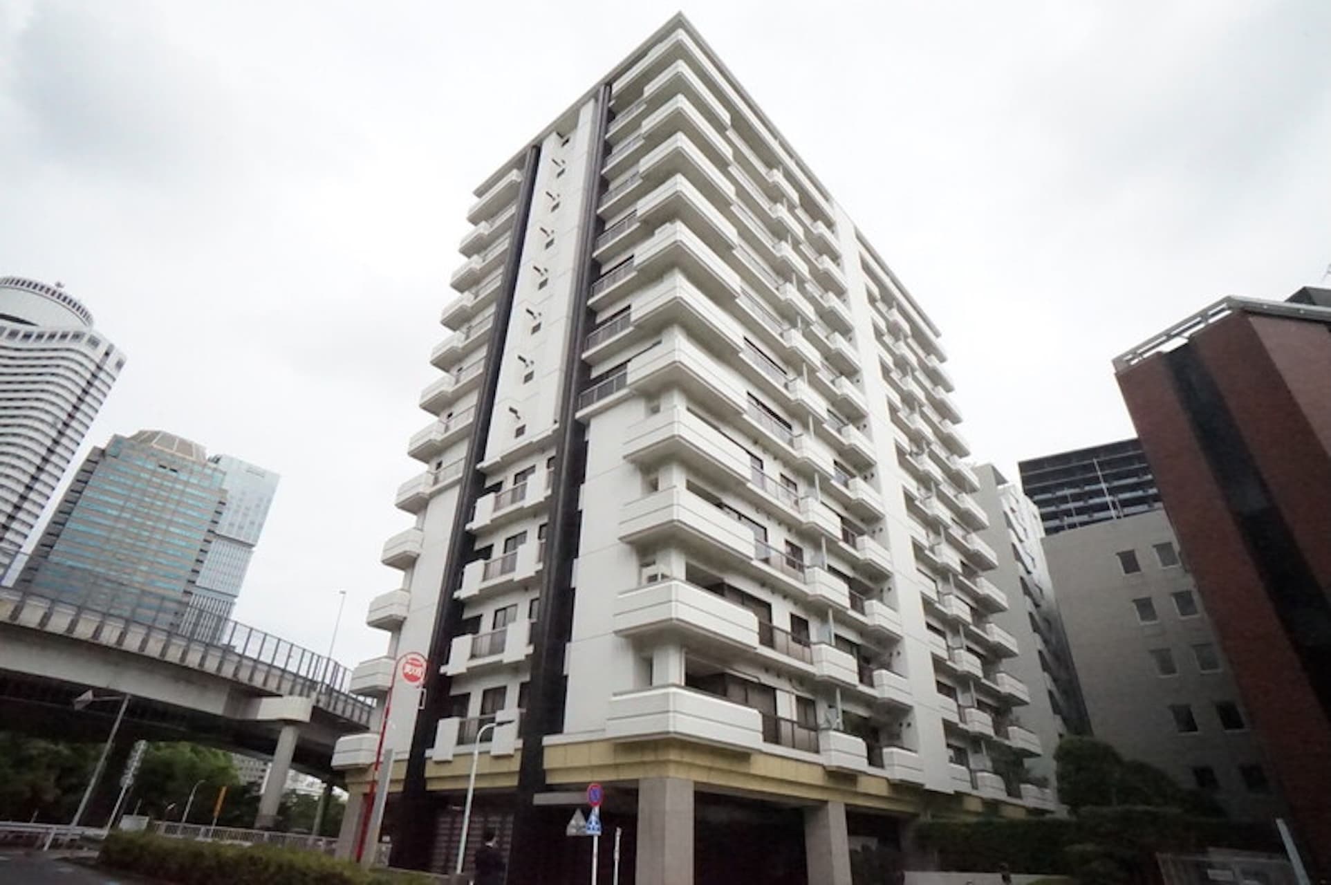 Motoakasaka Towers  exterior.jpg