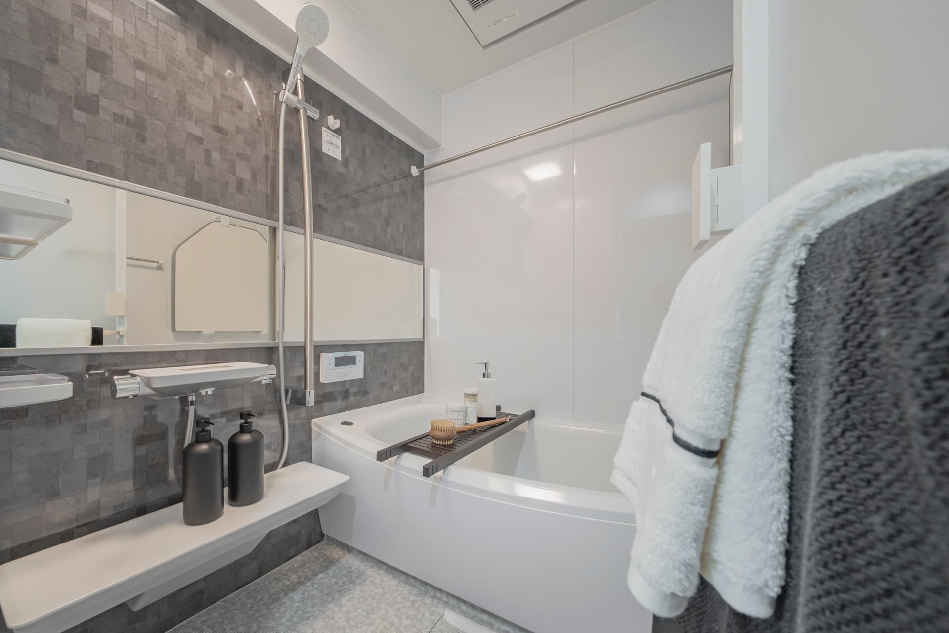 Vera Heights Ebisu East Bathroom2.jpg