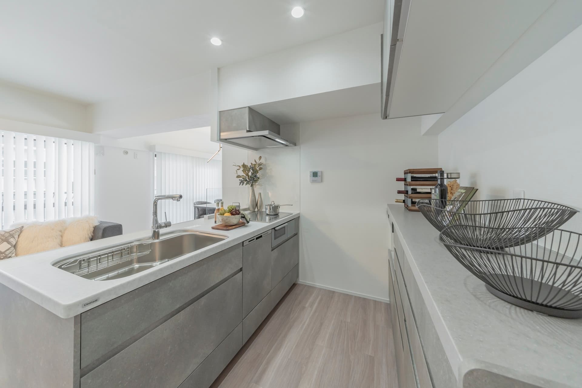 Vera Heights Ebisu East kitchen.jpg